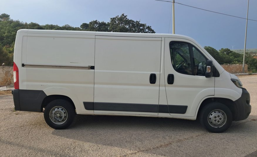 Peugeot Boxer (doppia porta laterale)