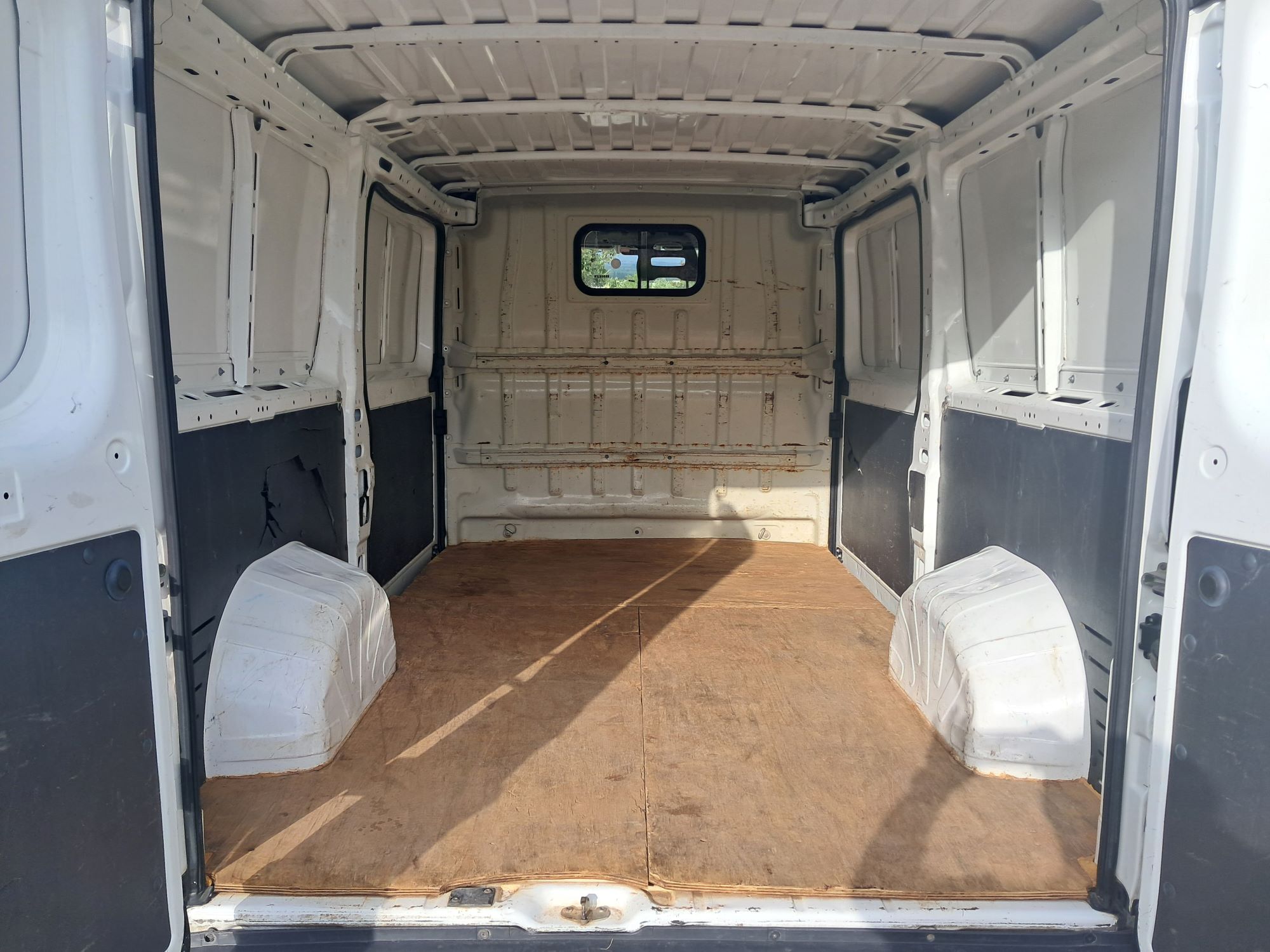 Peugeot Boxer (doppia porta laterale)