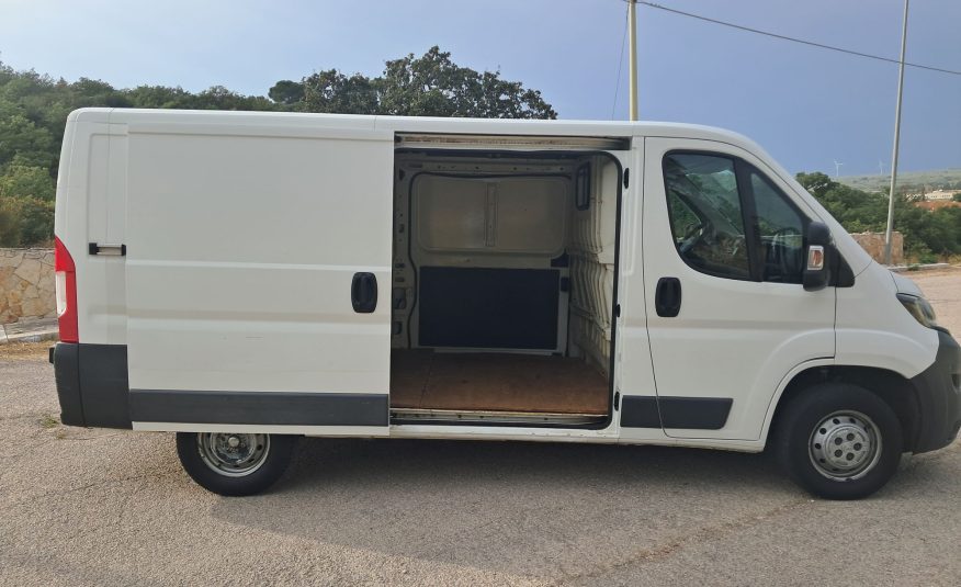 Peugeot Boxer (doppia porta laterale)