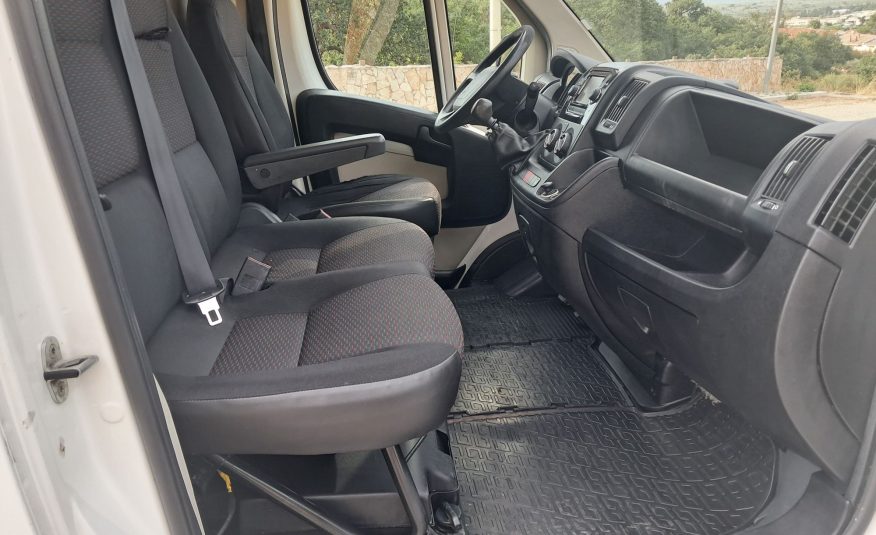 Peugeot Boxer (doppia porta laterale)