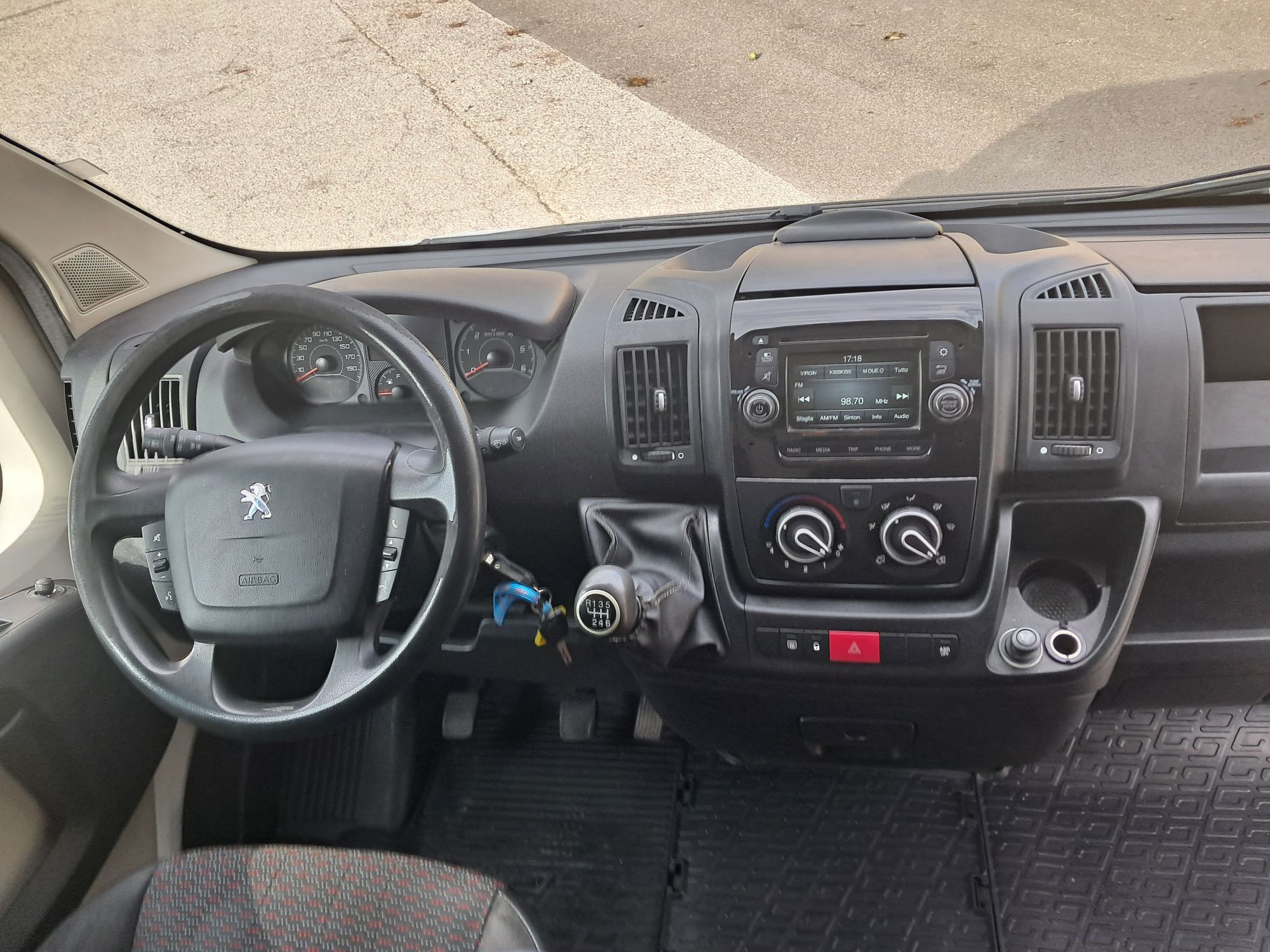 Peugeot Boxer (doppia porta laterale)