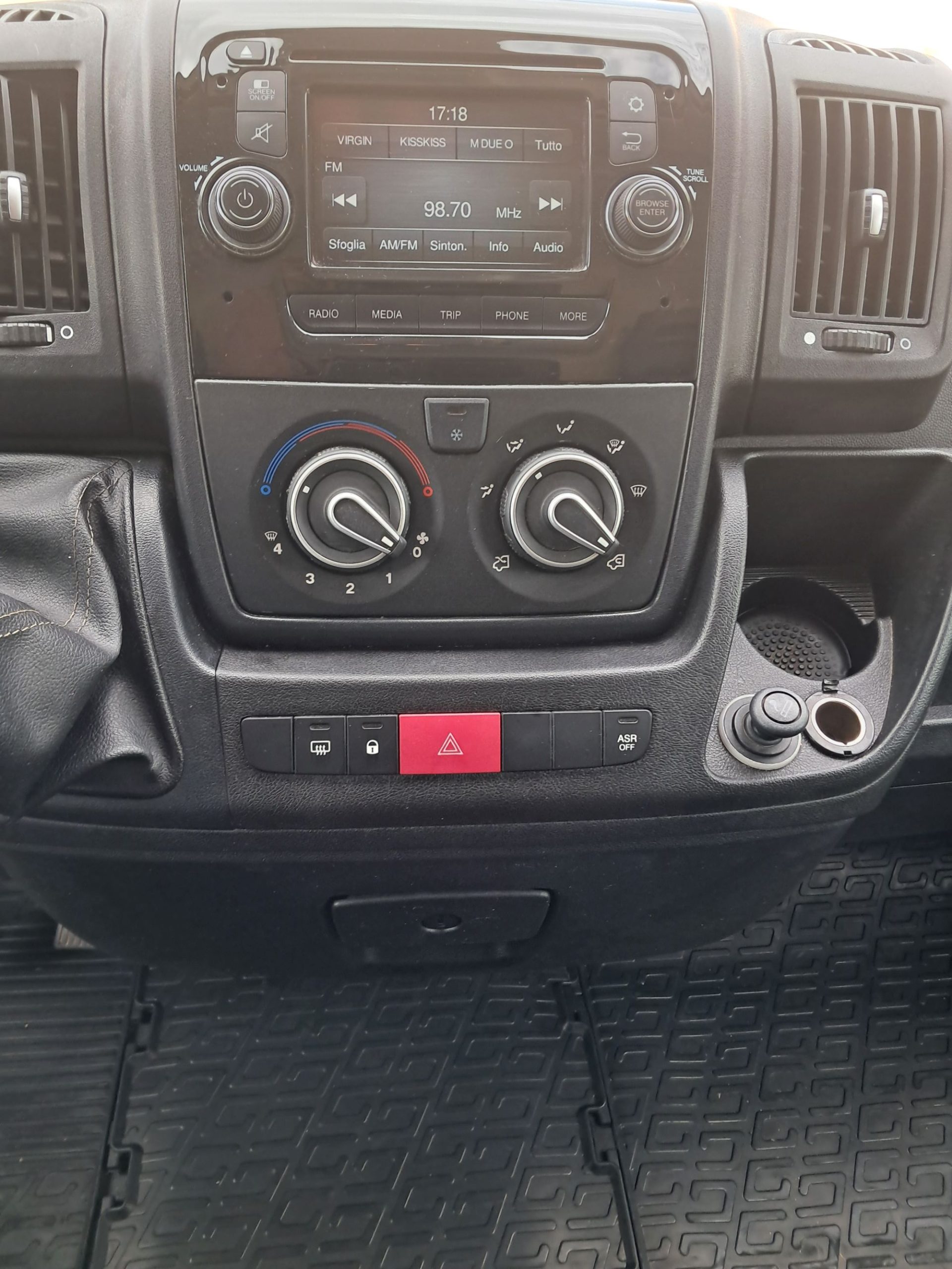 Peugeot Boxer (doppia porta laterale)