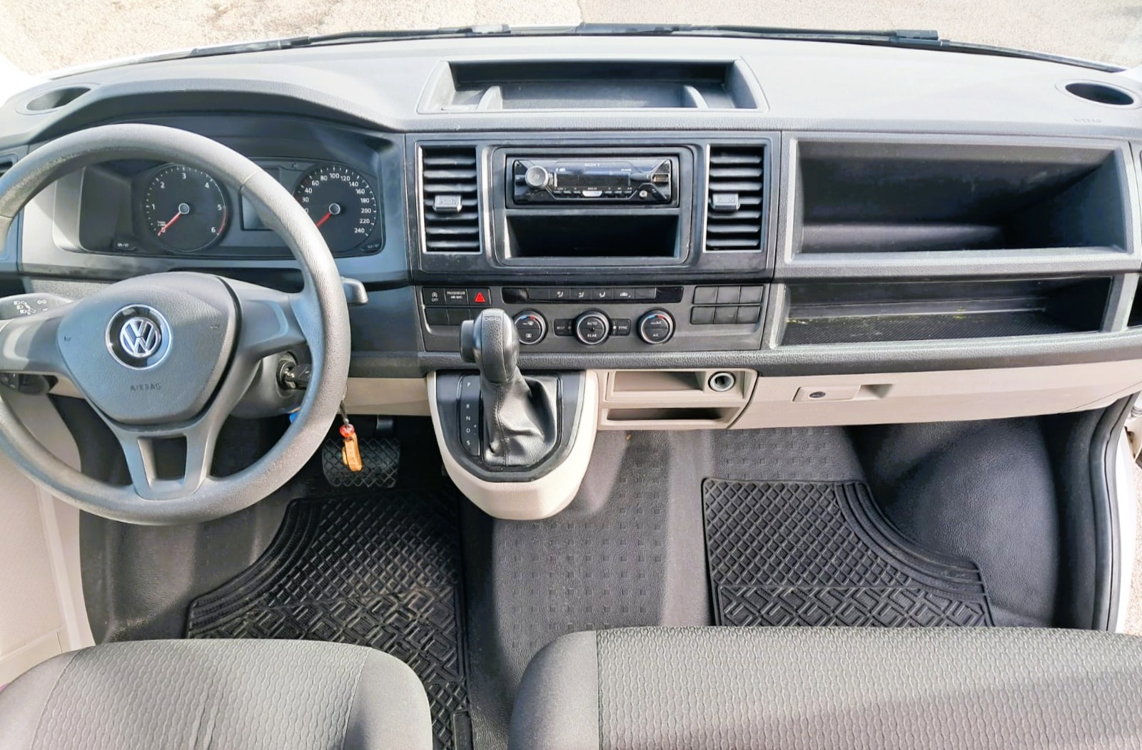 Volkswagen Caravelle 2.0 TDI – 9 posti (Iva Esposta)