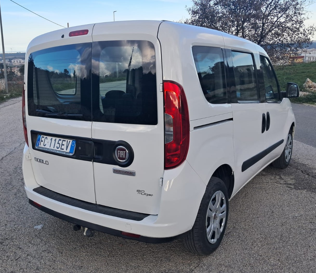 Fiat Doblò1.3 MTJ Autocarro con gancio traino N1 5 posti