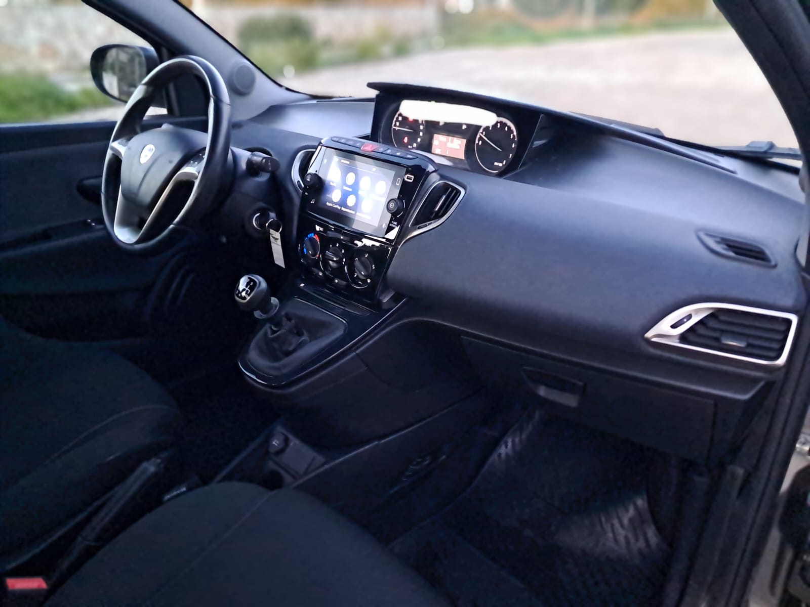 Lancia Ypsilon 1.0 FireFly 70cv S&S Hybrid GOLD (Iva Esposta)