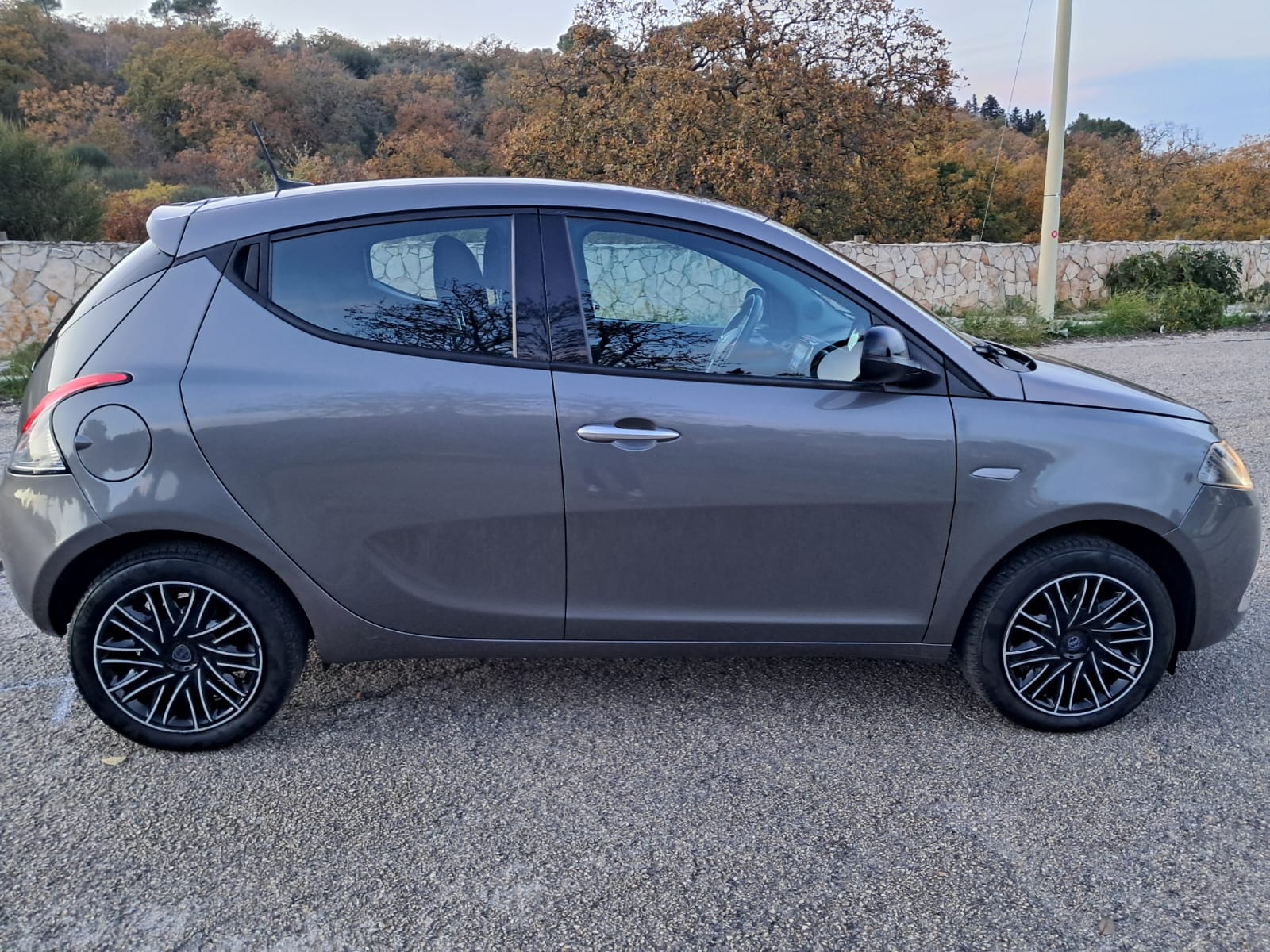 Lancia Ypsilon 1.0 FireFly 70cv S&S Hybrid GOLD (Iva Esposta)