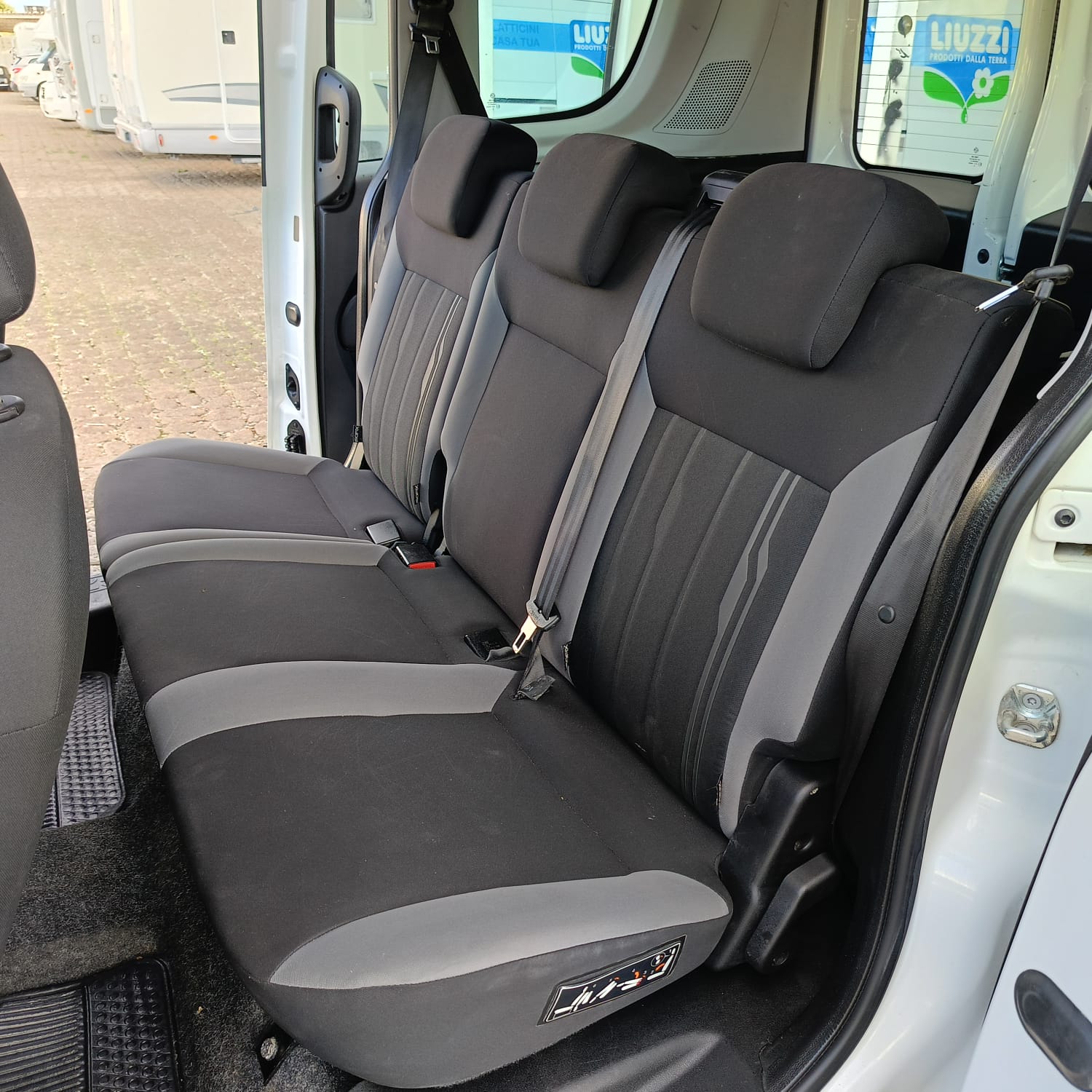 Fiat Doblò1.3 MTJ Autocarro con gancio traino N1 5 posti