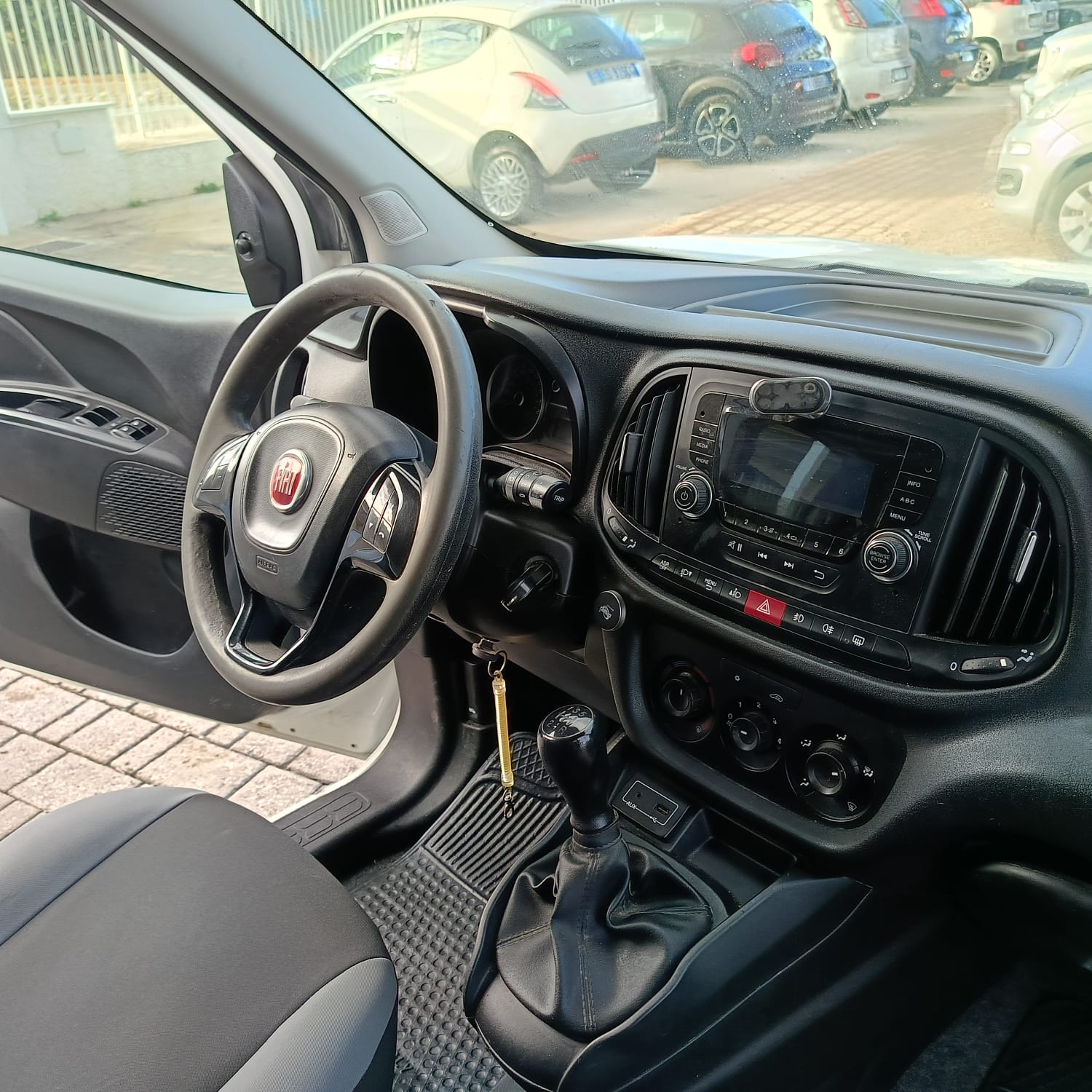 Fiat Doblò1.3 MTJ Autocarro con gancio traino N1 5 posti