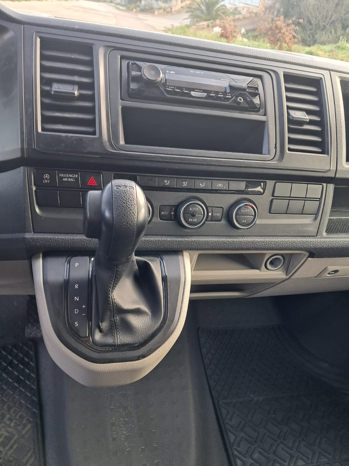 Volkswagen Caravelle 2.0 TDI – 9 posti (Iva Esposta)