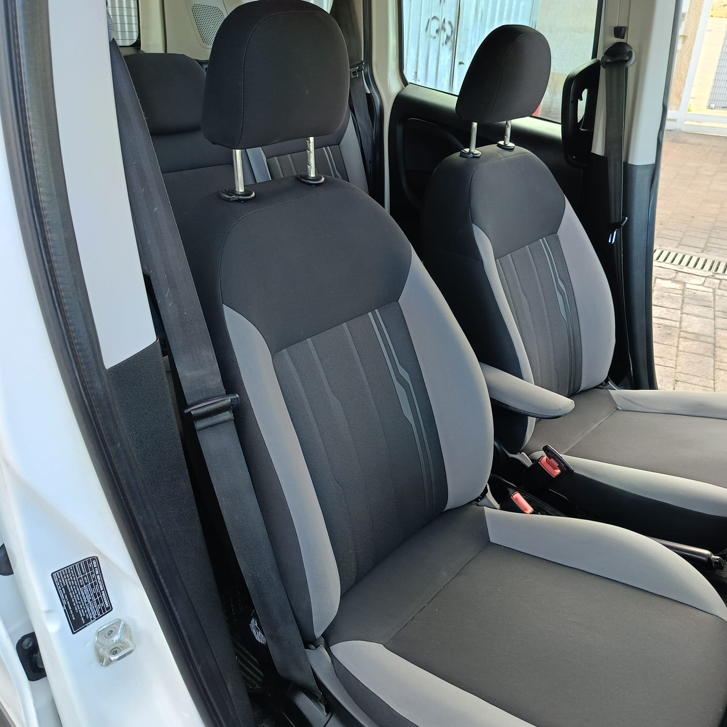 Fiat Doblò1.3 MTJ Autocarro con gancio traino N1 5 posti