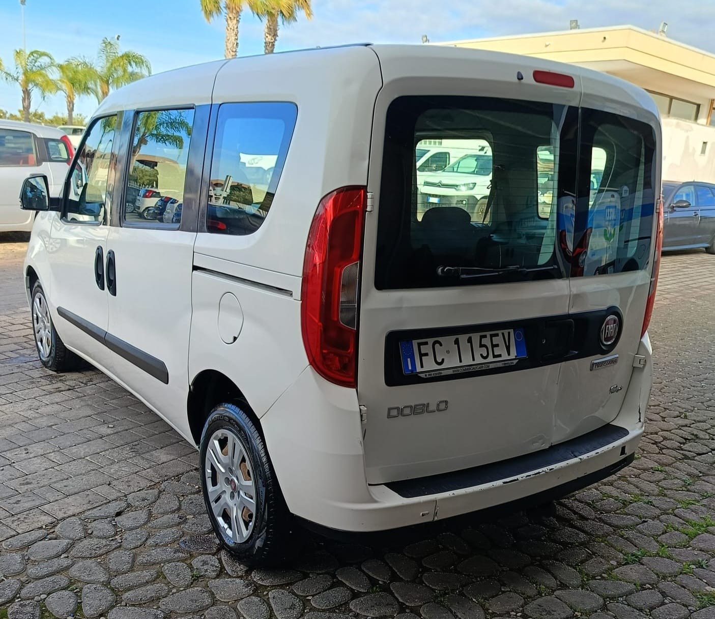 Fiat Doblò1.3 MTJ Autocarro con gancio traino N1 5 posti