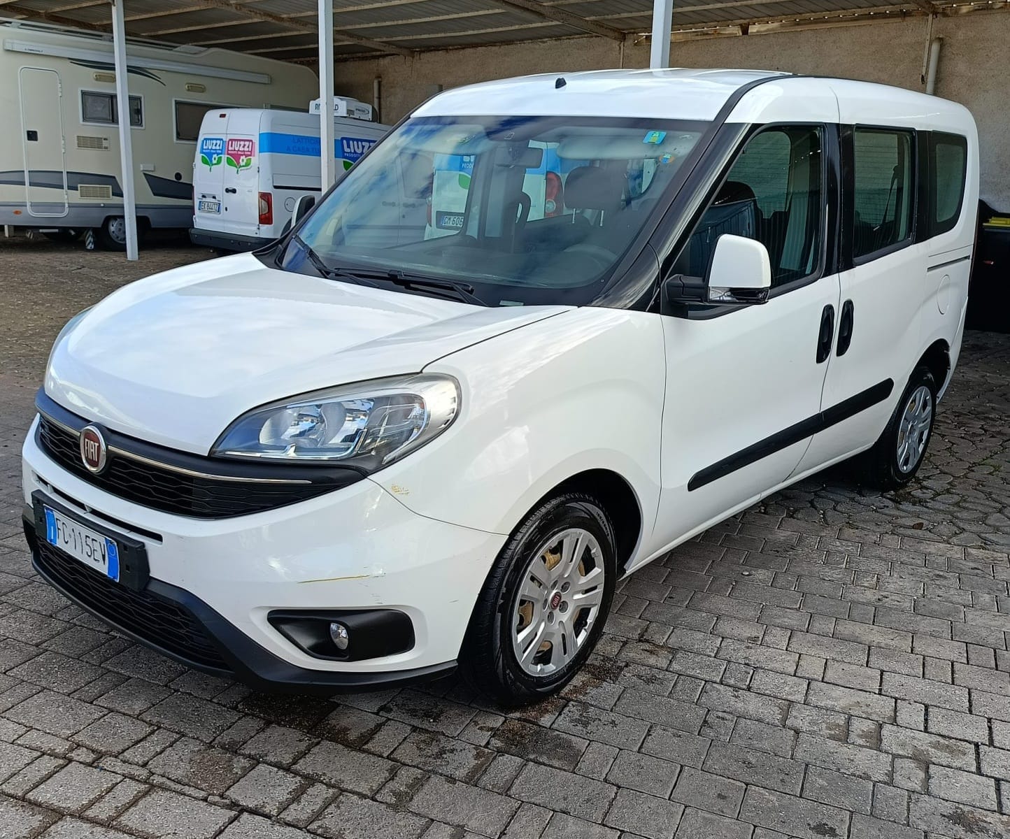 Fiat Doblò1.3 MTJ Autocarro con gancio traino N1 5 posti