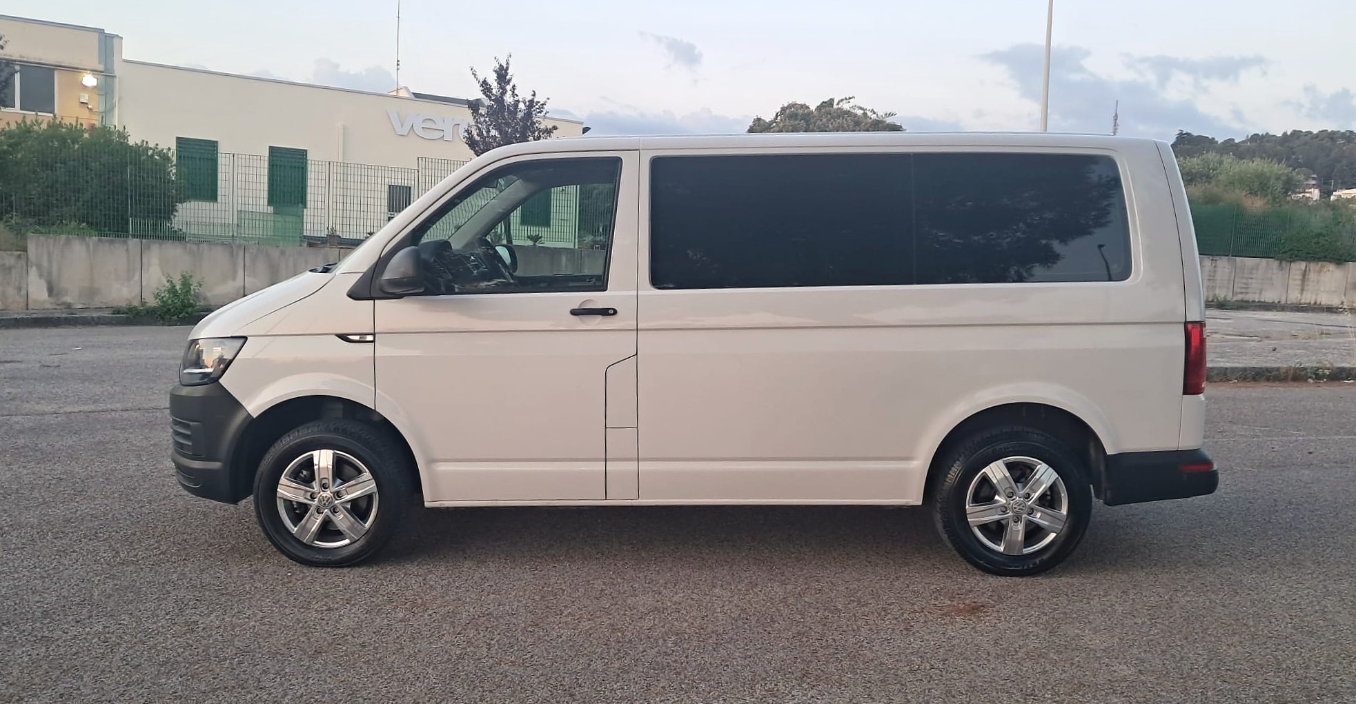 Volkswagen Caravelle 2.0 TDI – 9 posti (Iva Esposta)