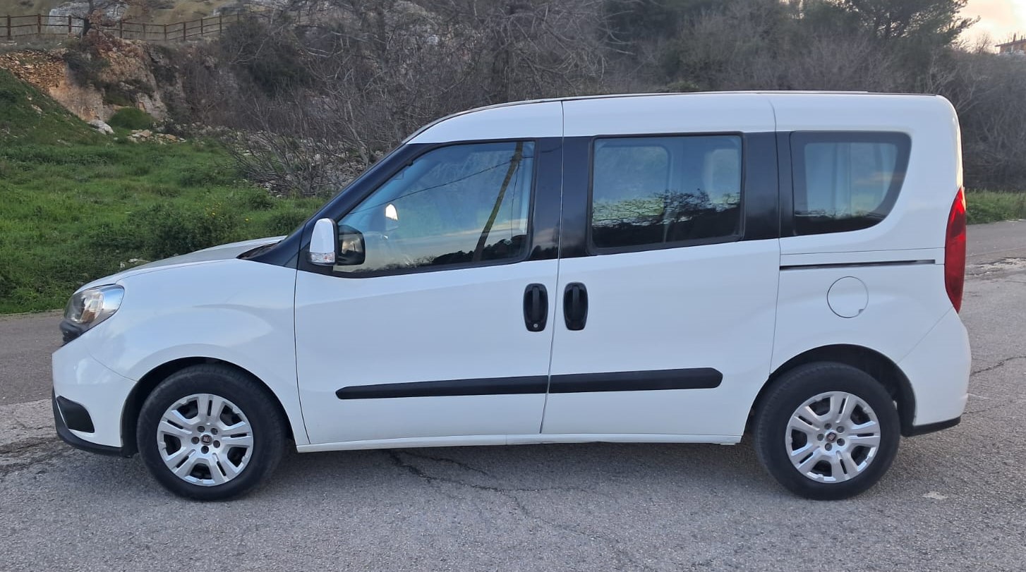 Fiat Doblò1.3 MTJ Autocarro con gancio traino N1 5 posti