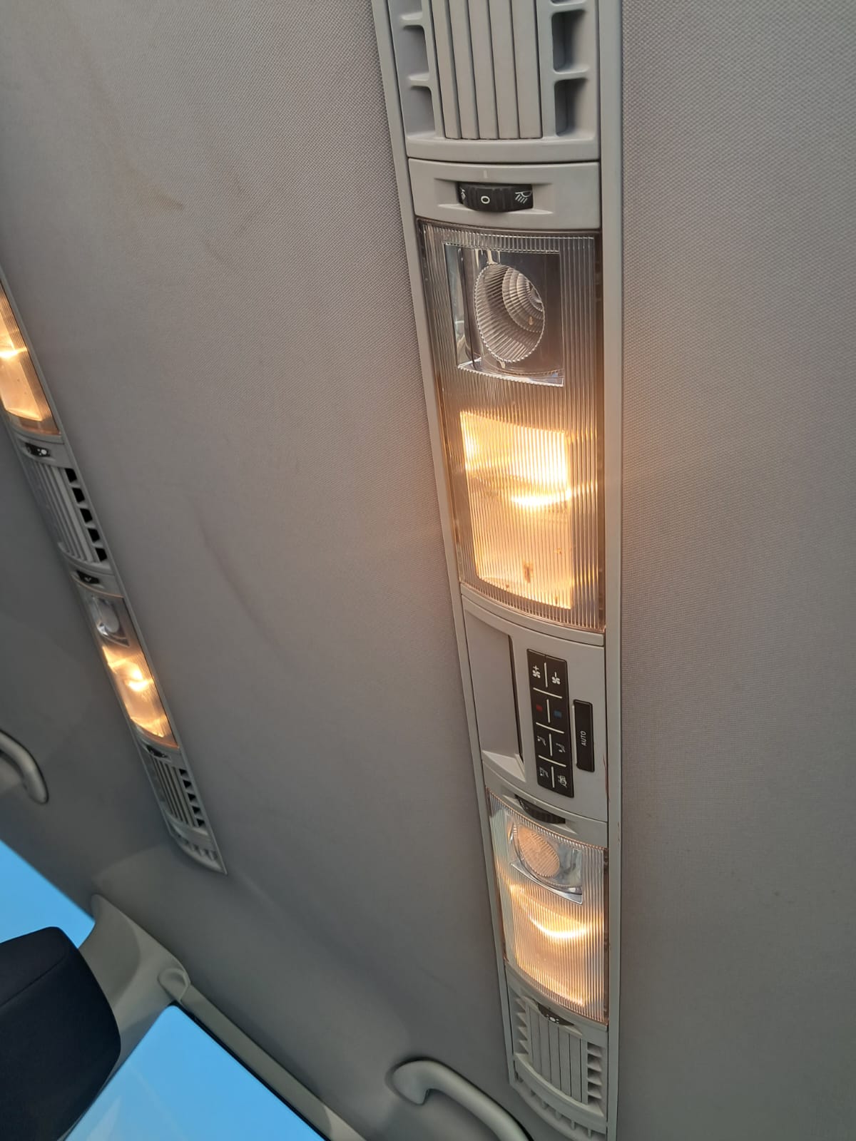 Volkswagen Caravelle 2.0 TDI – 9 posti (Iva Esposta)