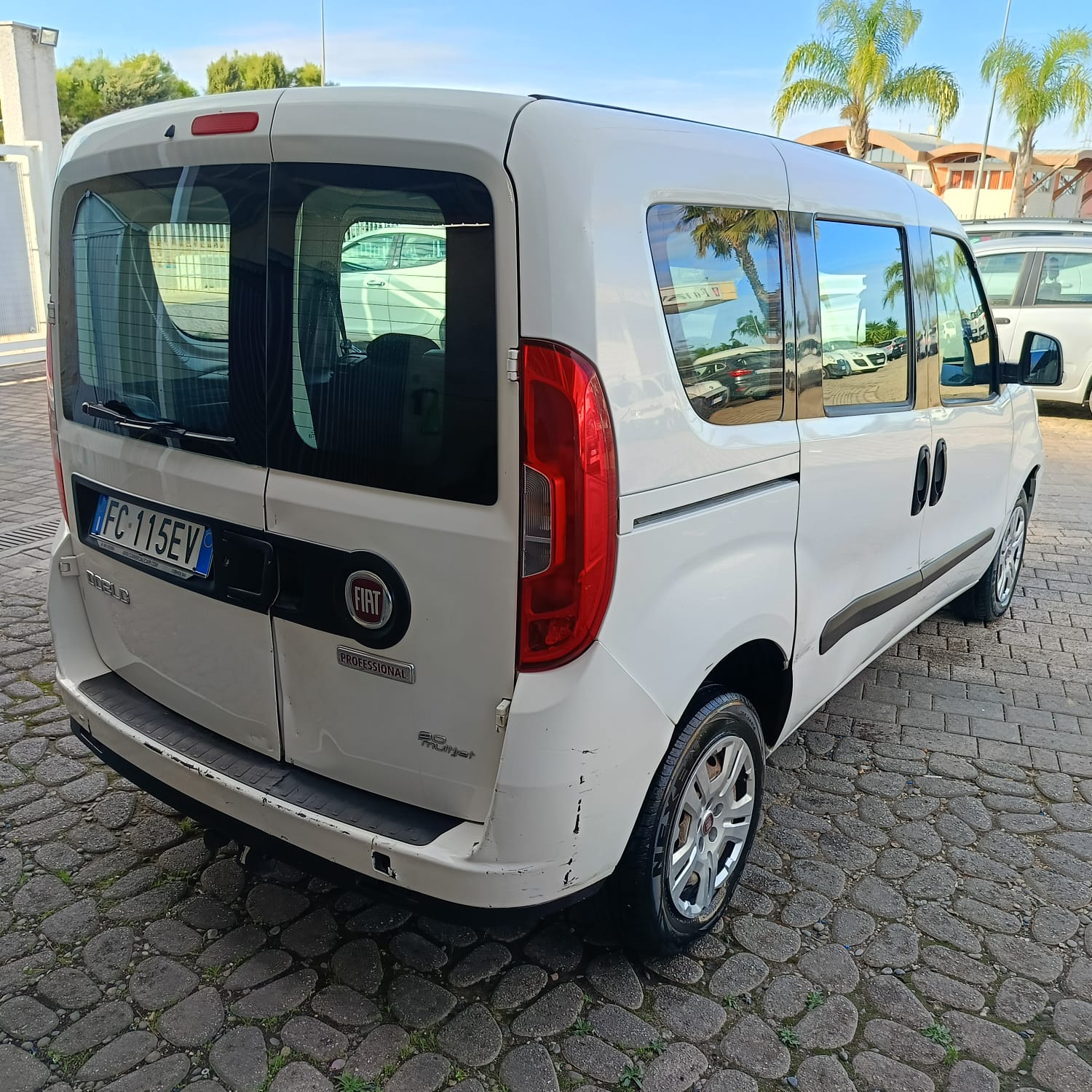 Fiat Doblò1.3 MTJ Autocarro con gancio traino N1 5 posti