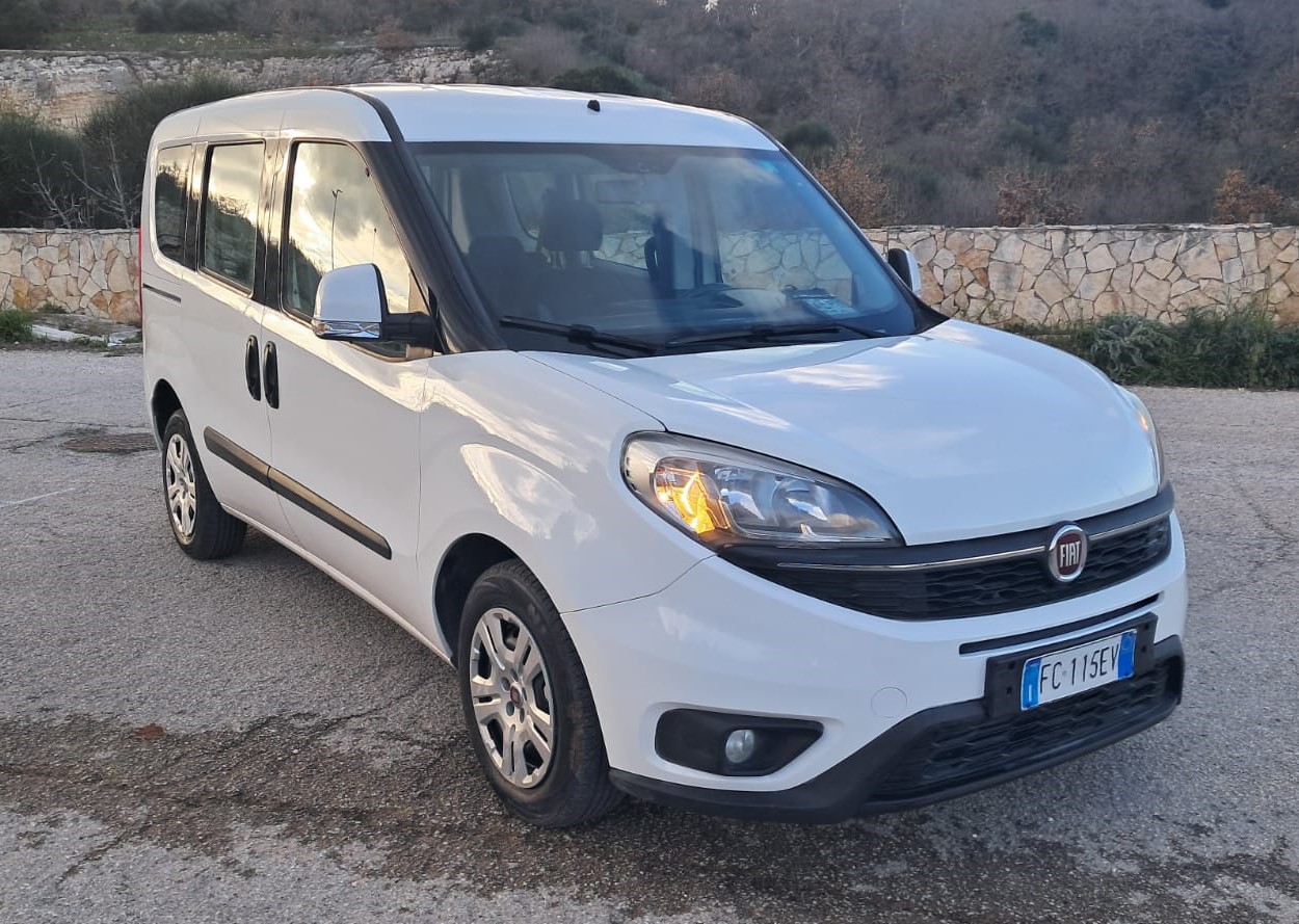 Fiat Doblò1.3 MTJ Autocarro con gancio traino N1 5 posti