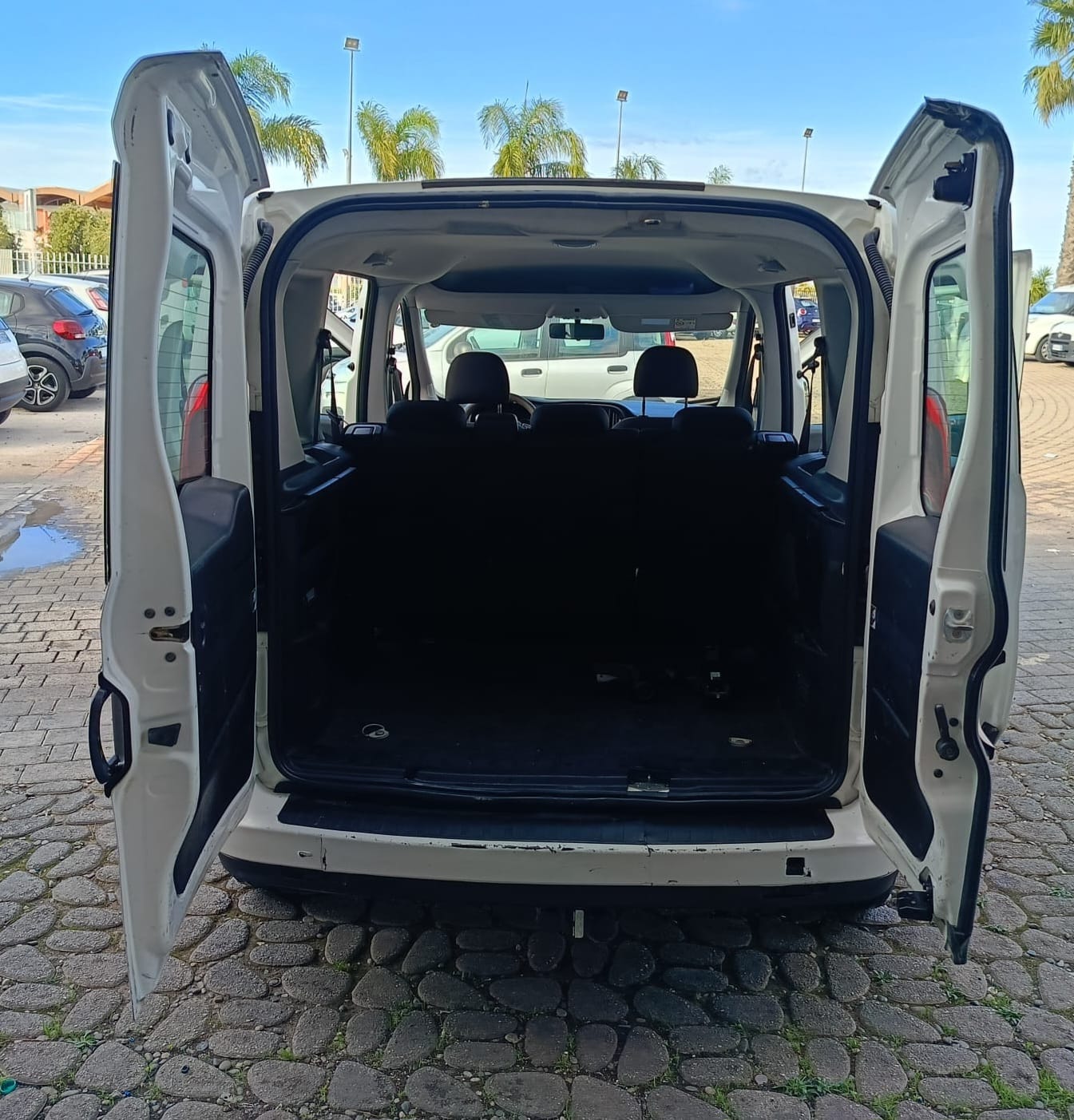 Fiat Doblò1.3 MTJ Autocarro con gancio traino N1 5 posti