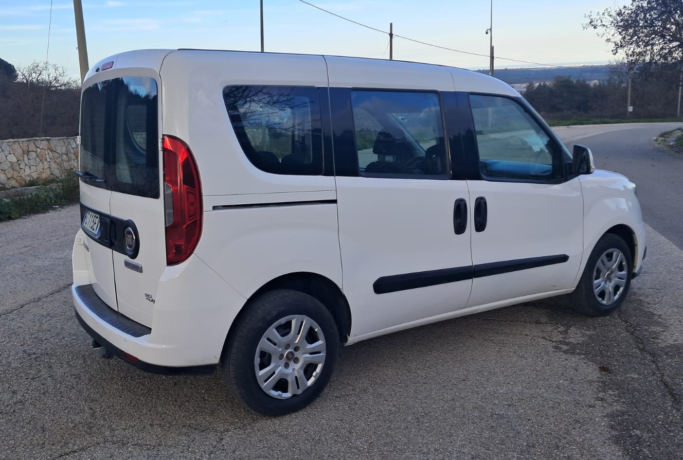 Fiat Doblò1.3 MTJ Autocarro con gancio traino N1 5 posti