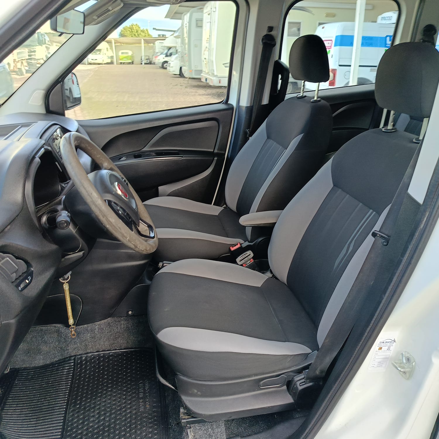 Fiat Doblò1.3 MTJ Autocarro con gancio traino N1 5 posti