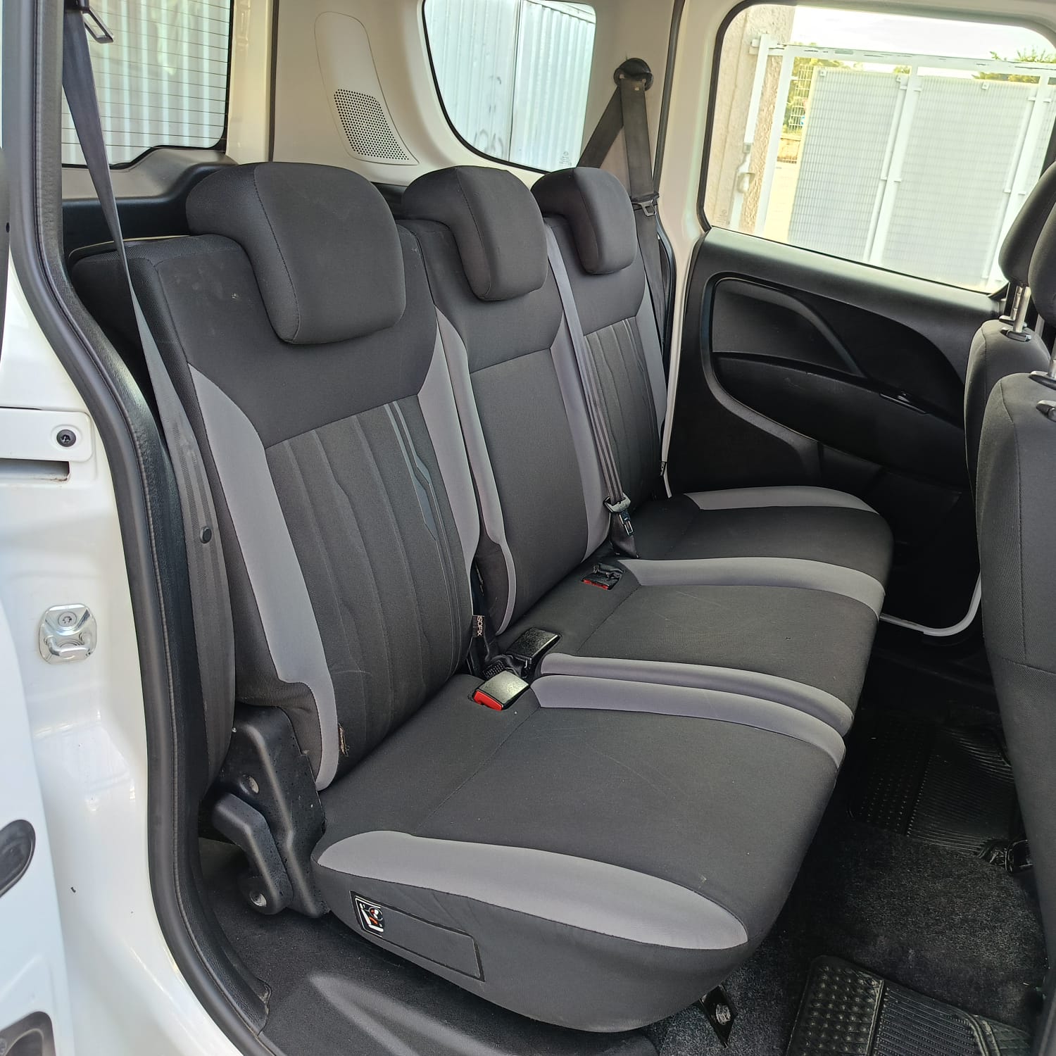 Fiat Doblò1.3 MTJ Autocarro con gancio traino N1 5 posti