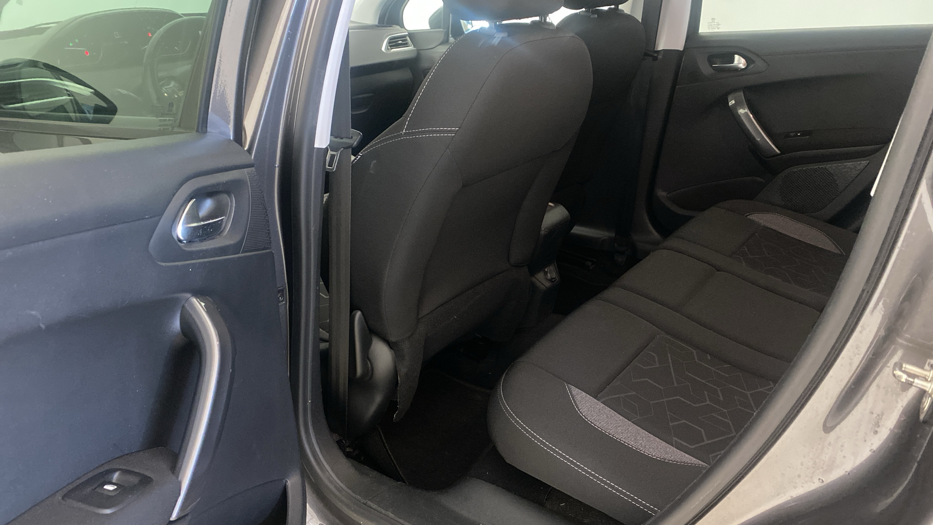 Peugeot 2008 BlueHDi Active 100 cv