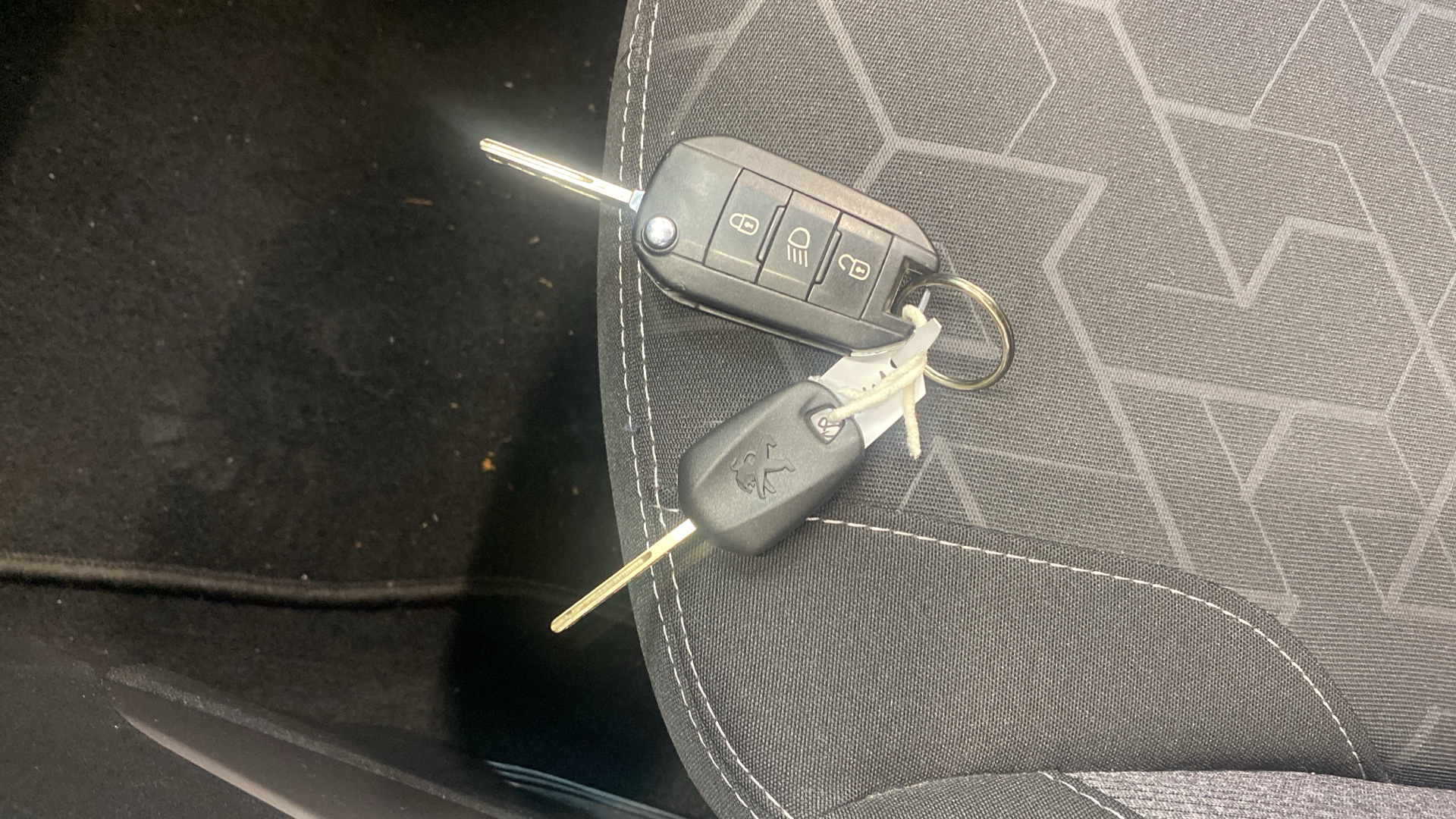 Peugeot 2008 BlueHDi Active 100 cv