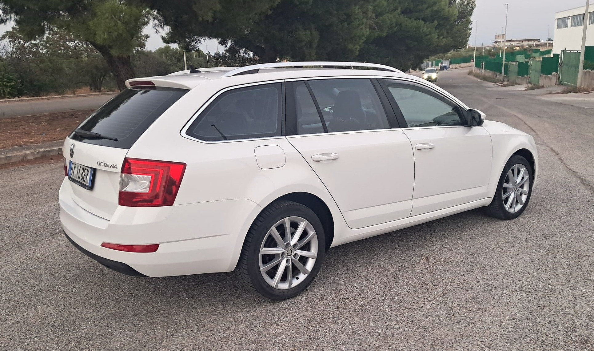 Skoda Octavia 1.6 TDI CR 105 CV DSG Wagon Ambition