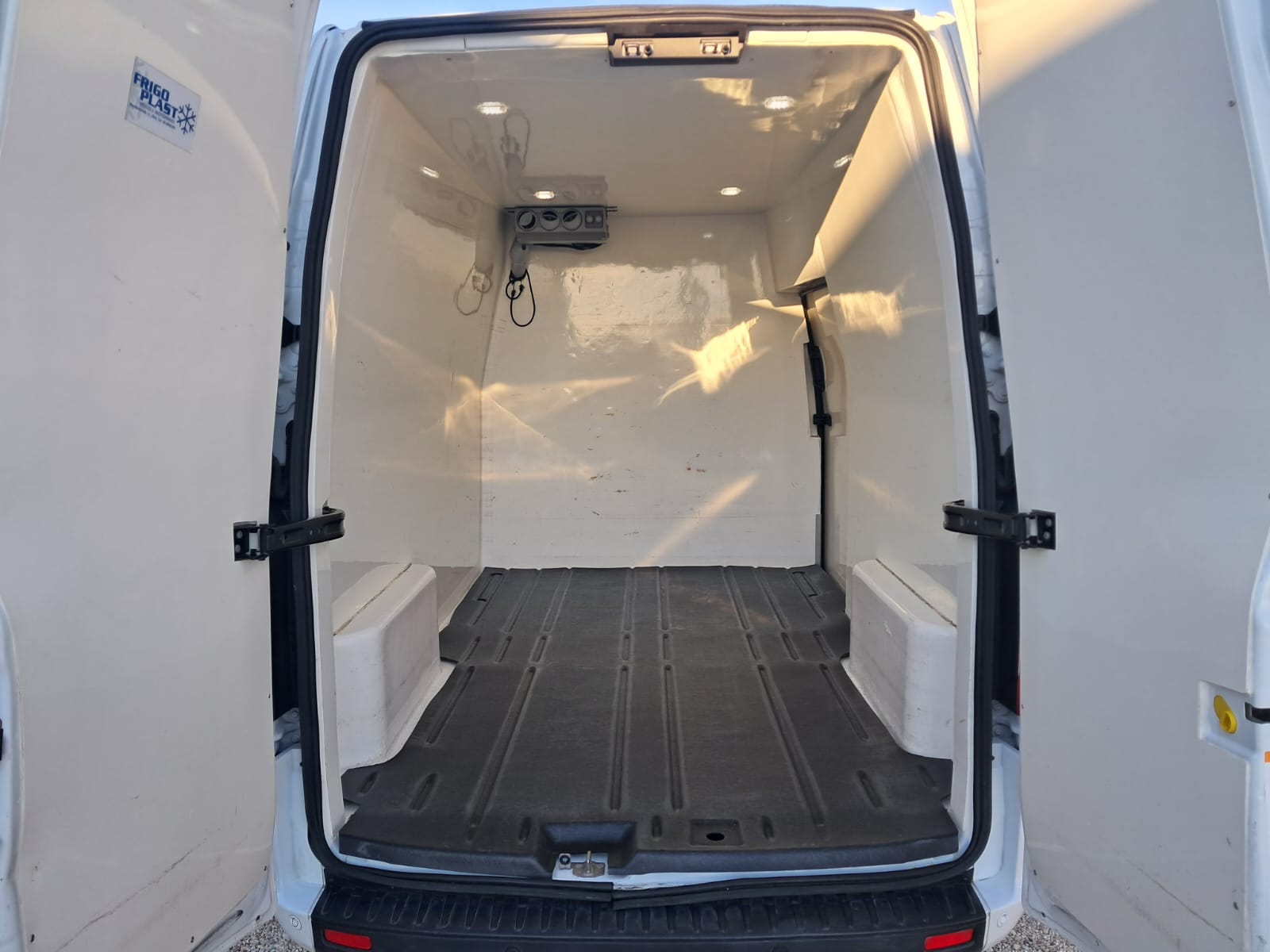 Ford Transit Custom 300 EcoBlue Hybrid 130PL Furgone Trend- coibentato con frigo – (Iva esposta)