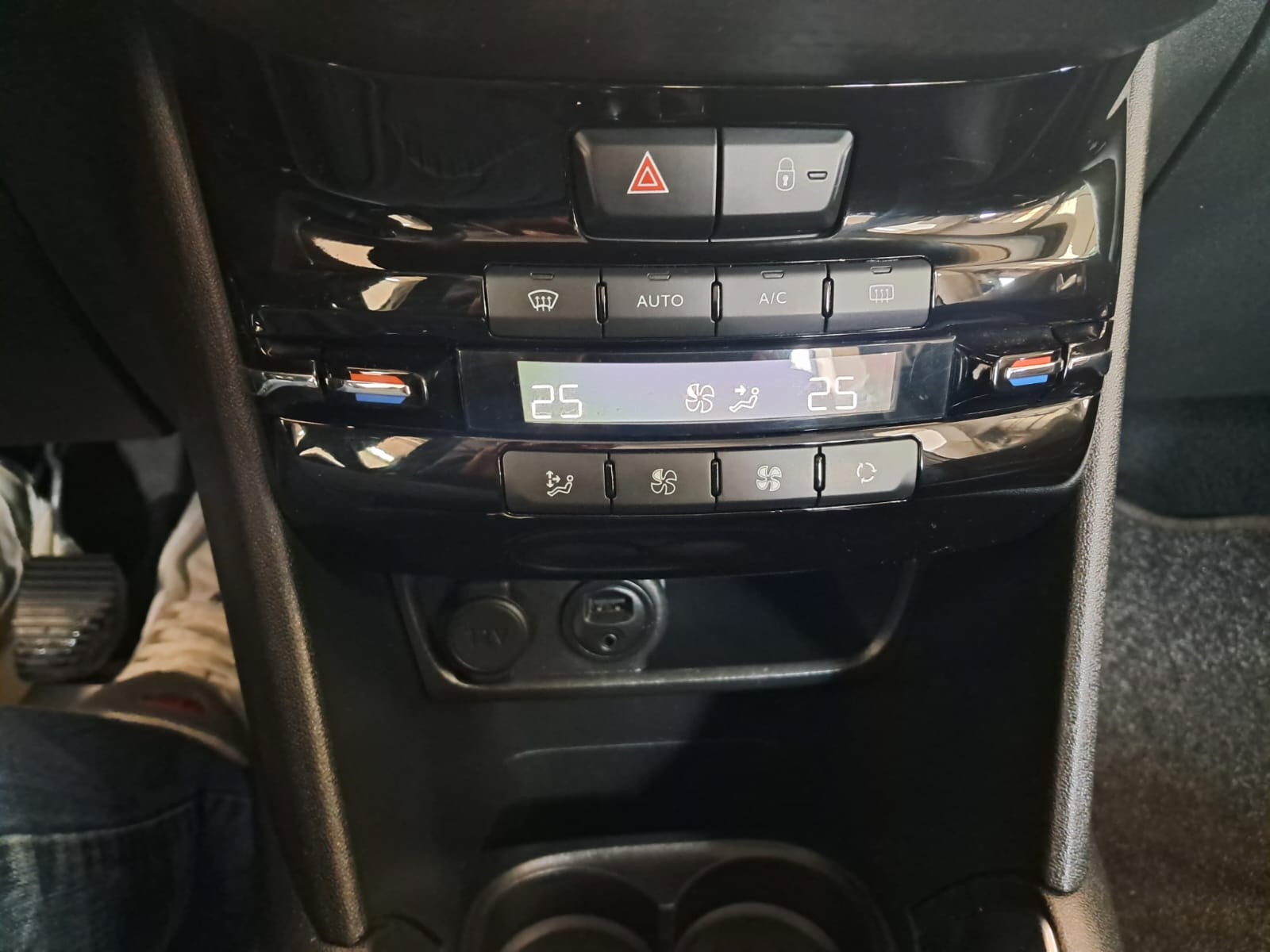 Peugeot 208 1.2 – 5 posti 60kw (Benzina/Gpl)