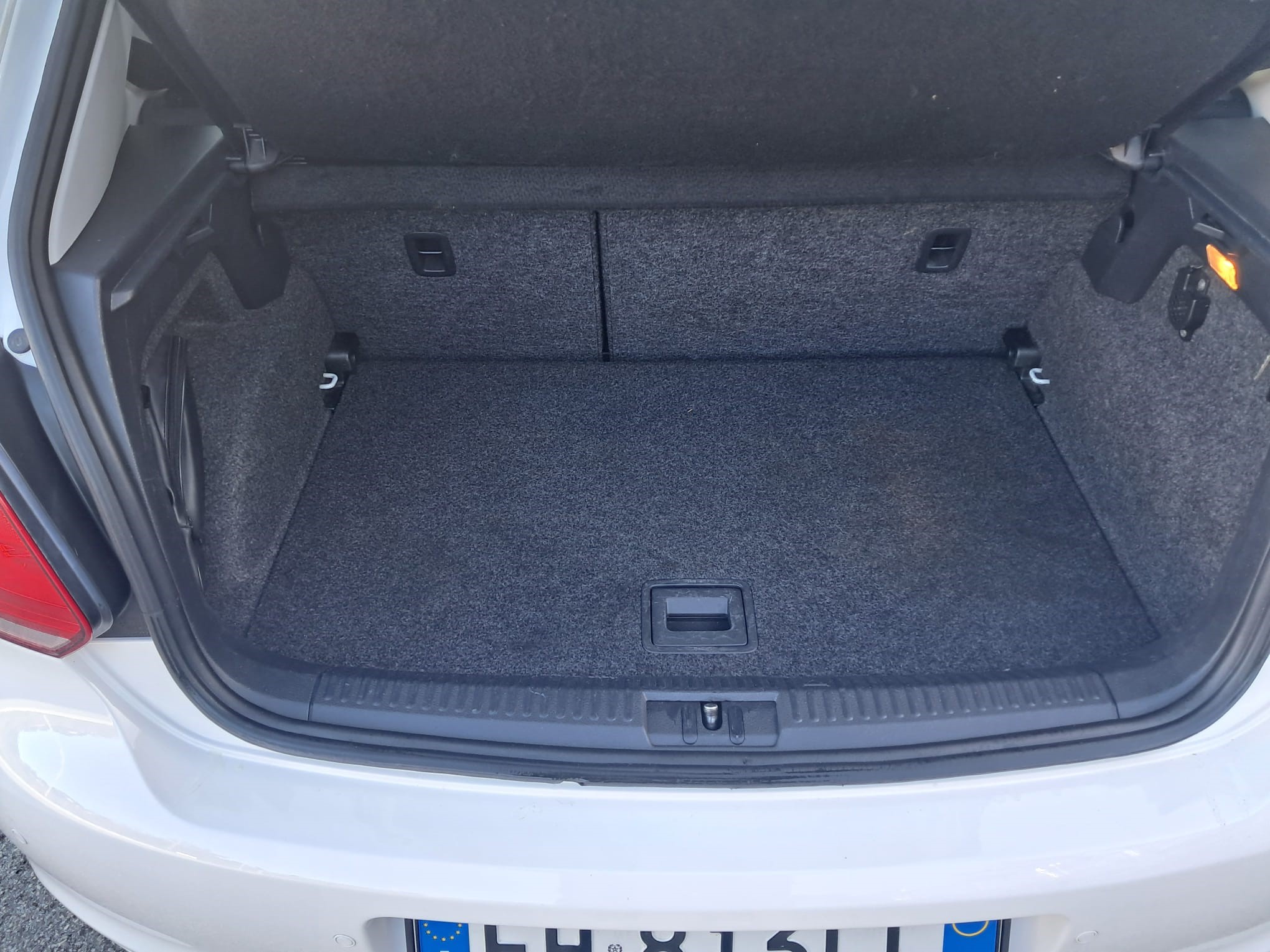 Volkswagen Polo1.6 TDI (con gancio traino e block shaft)