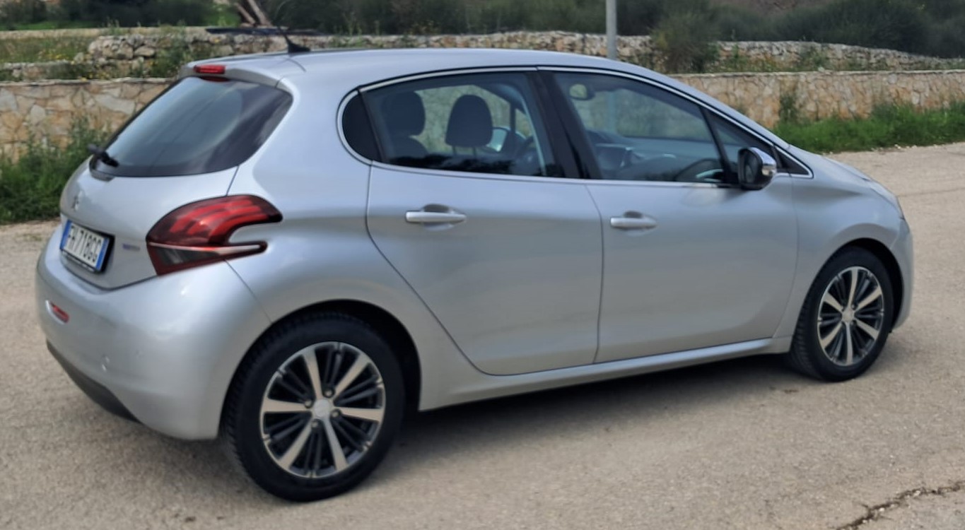 Peugeot 208 1.2 – 5 posti 60kw (Benzina/Gpl)