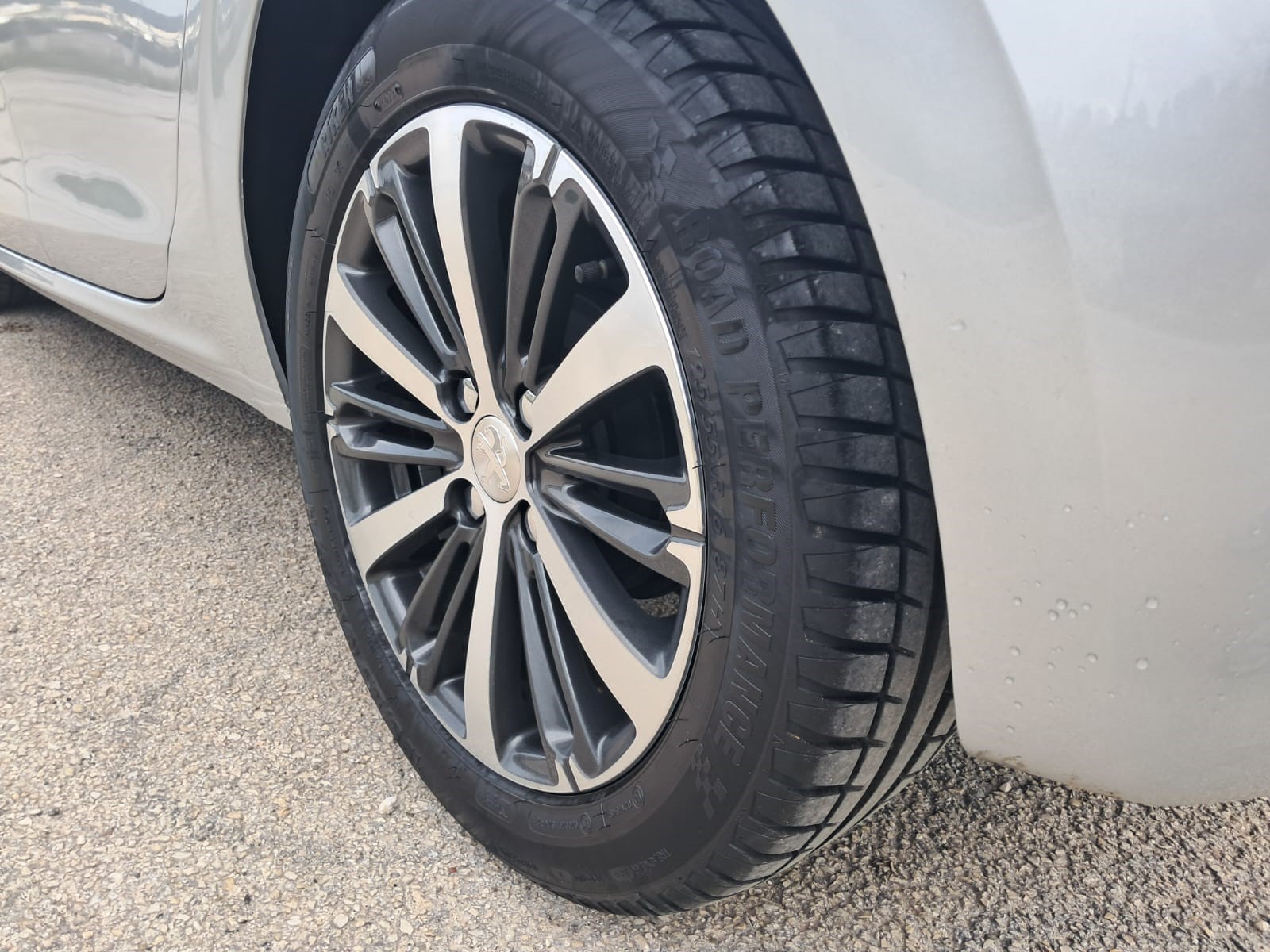 Peugeot 208 1.2 – 5 posti 60kw (Benzina/Gpl)