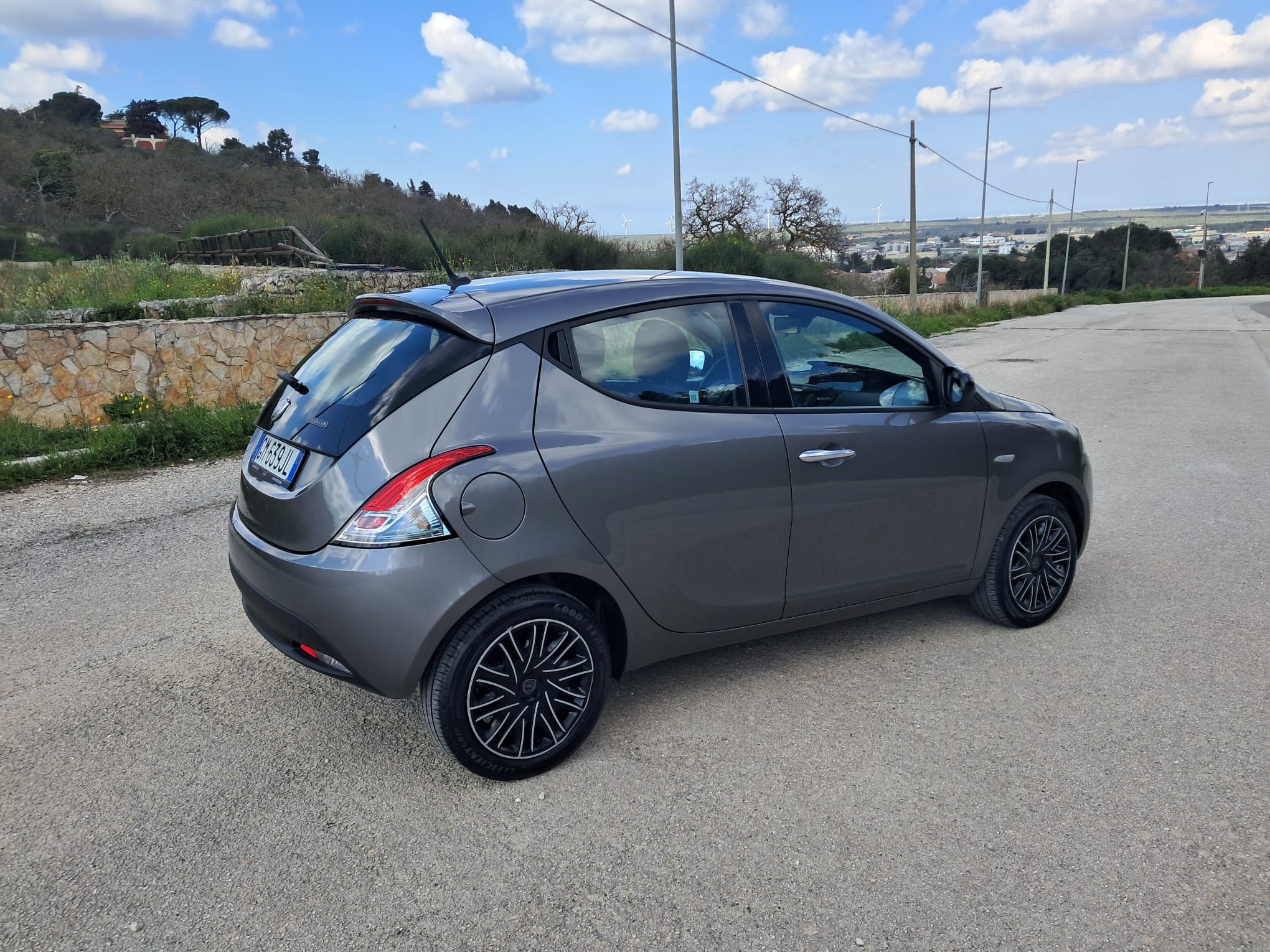 Lancia Ypsilon 1.0 FireFly S&S Hybrid