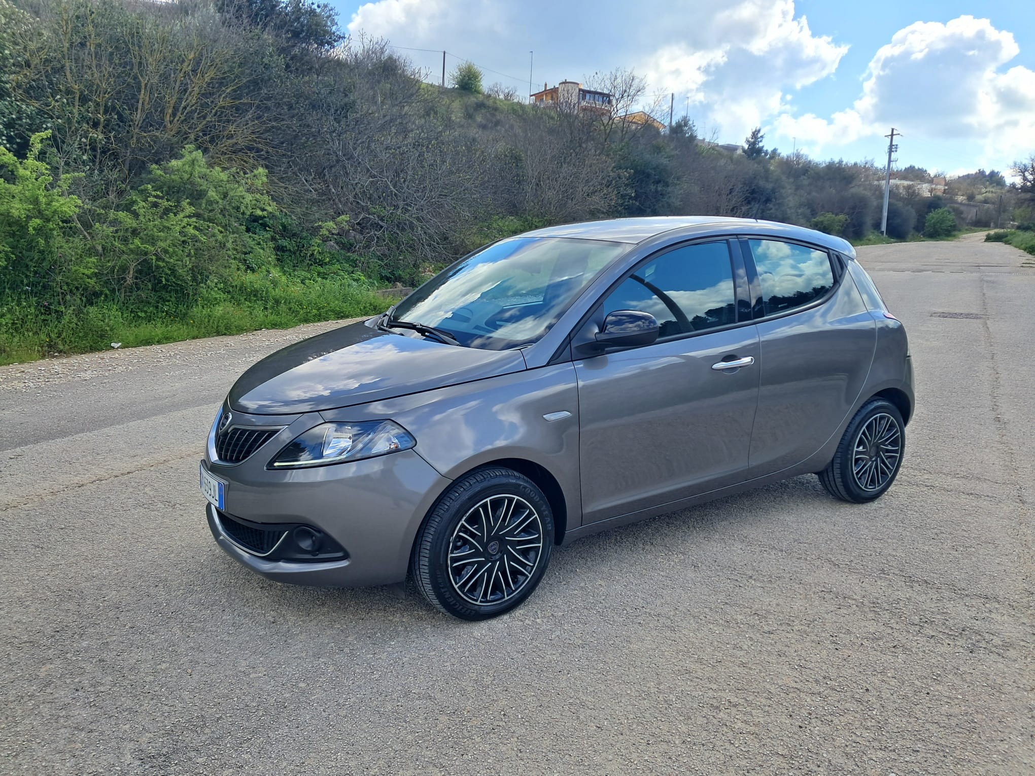 Lancia Ypsilon 1.0 FireFly S&S Hybrid
