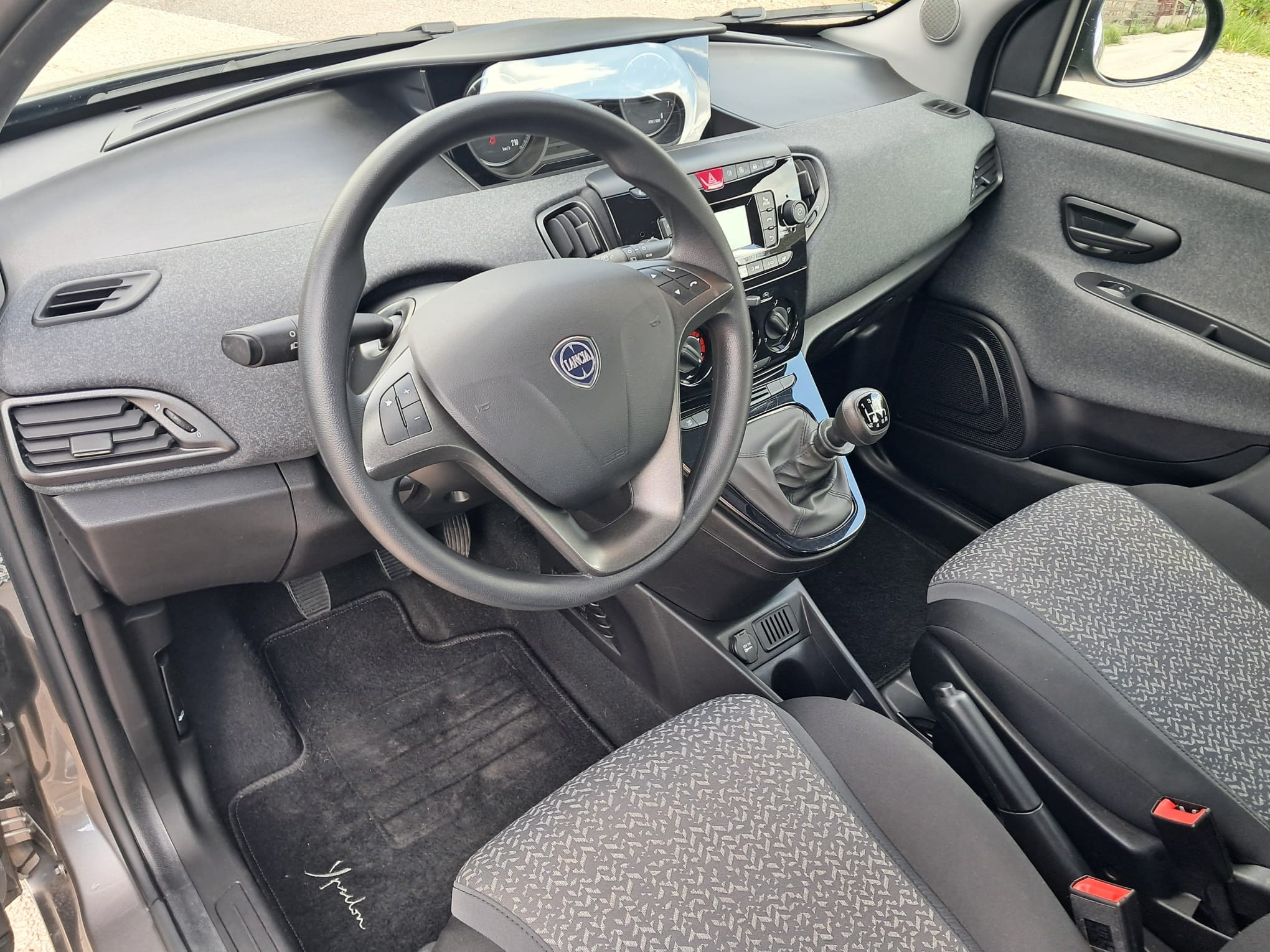 Lancia Ypsilon 1.0 FireFly S&S Hybrid