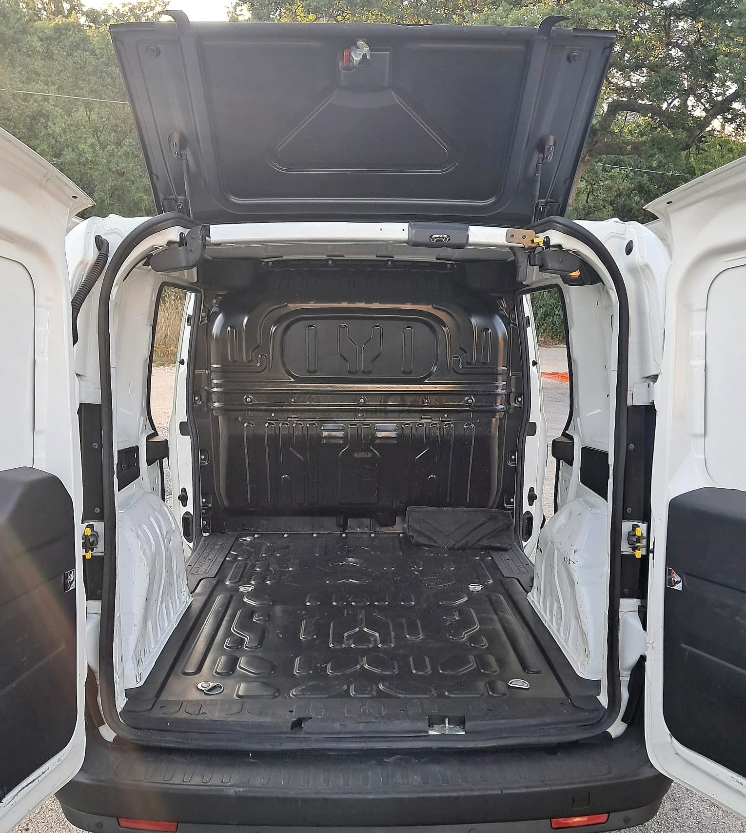 Fiat Doblo 1.6 MJT 105CV S&S PC-TN Cargo Lounge – 3 posti – Doppia porta laterale e voletto posteriore