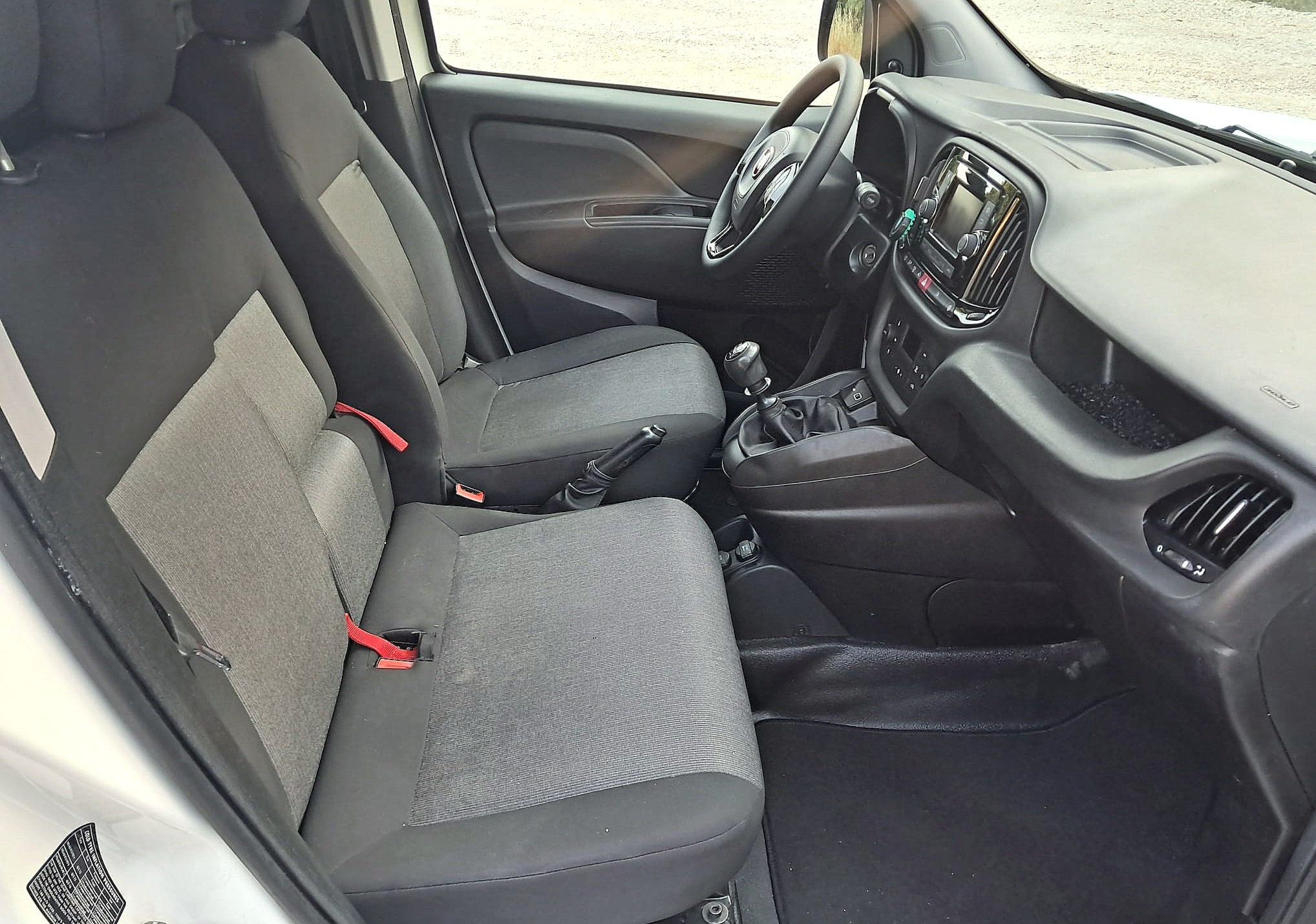 Fiat Doblo 1.6 MJT 105CV S&S PC-TN Cargo Lounge – 3 posti – Doppia porta laterale e voletto posteriore