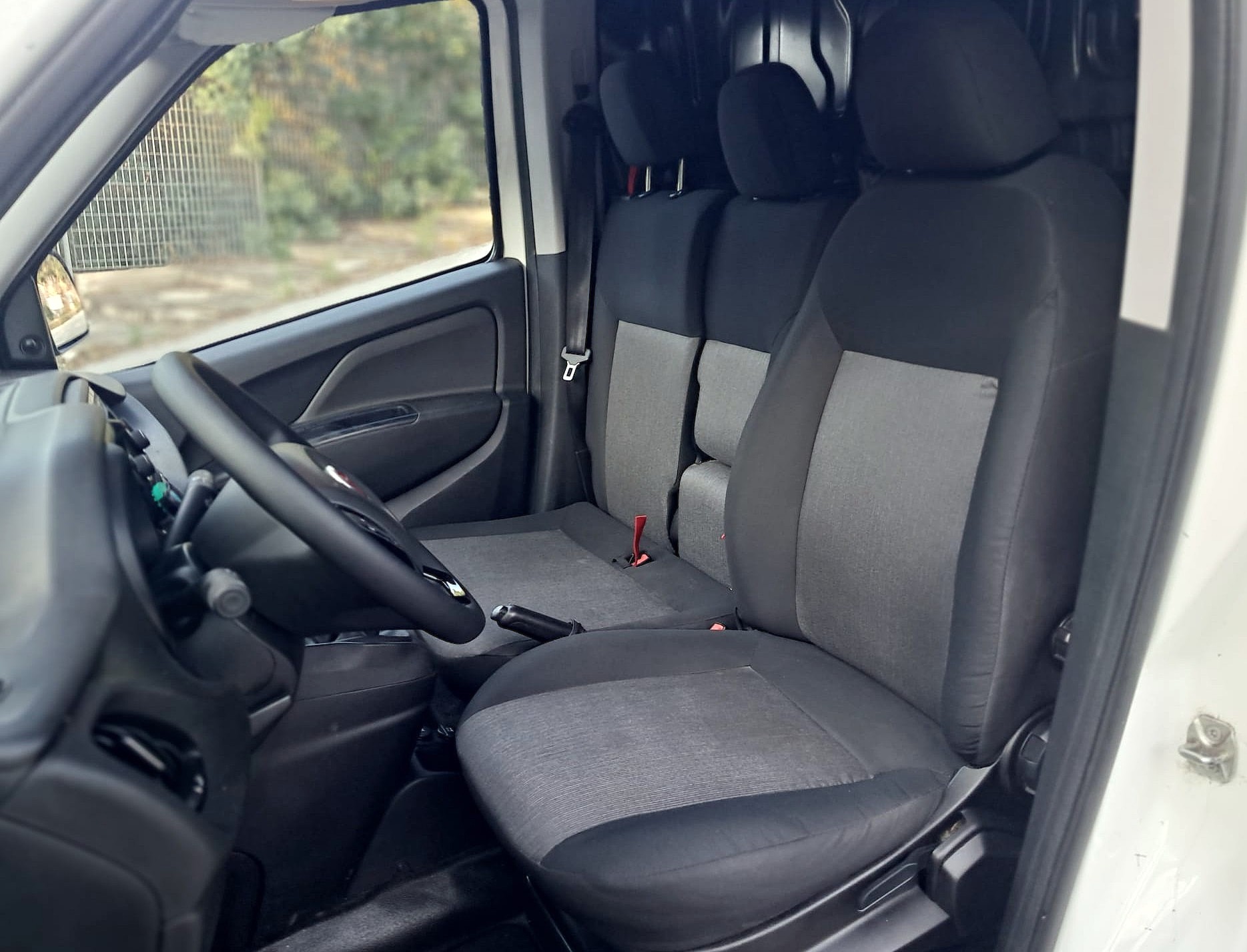 Fiat Doblo 1.6 MJT 105CV S&S PC-TN Cargo Lounge – 3 posti – Doppia porta laterale e voletto posteriore