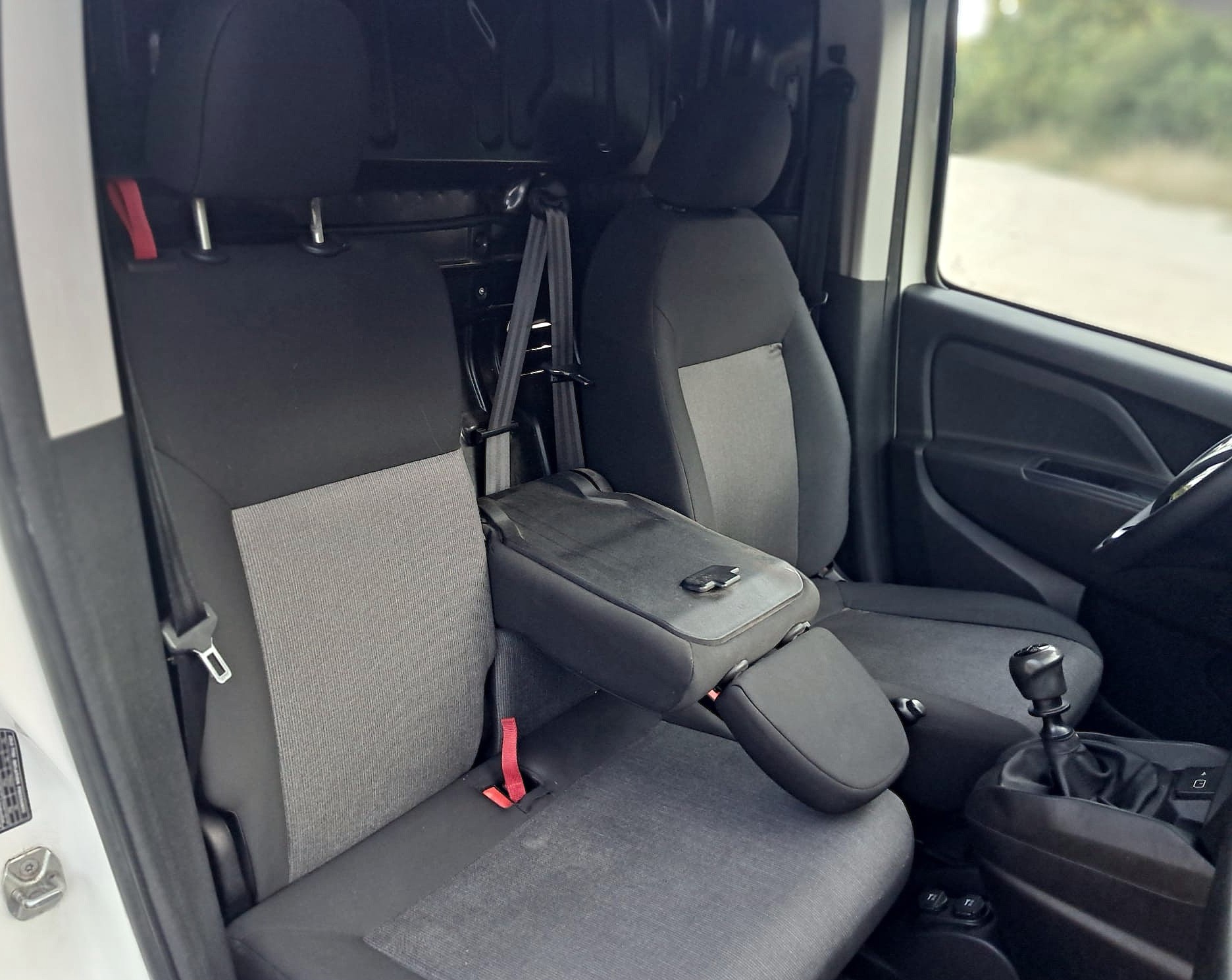 Fiat Doblo 1.6 MJT 105CV S&S PC-TN Cargo Lounge – 3 posti – Doppia porta laterale e voletto posteriore