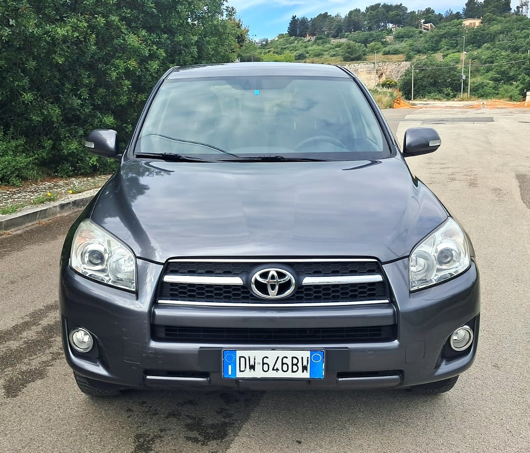 Toyota RAV4 2.2 D-4D 150 CV DPF Luxury, Diesel 150 cv, 5 porte