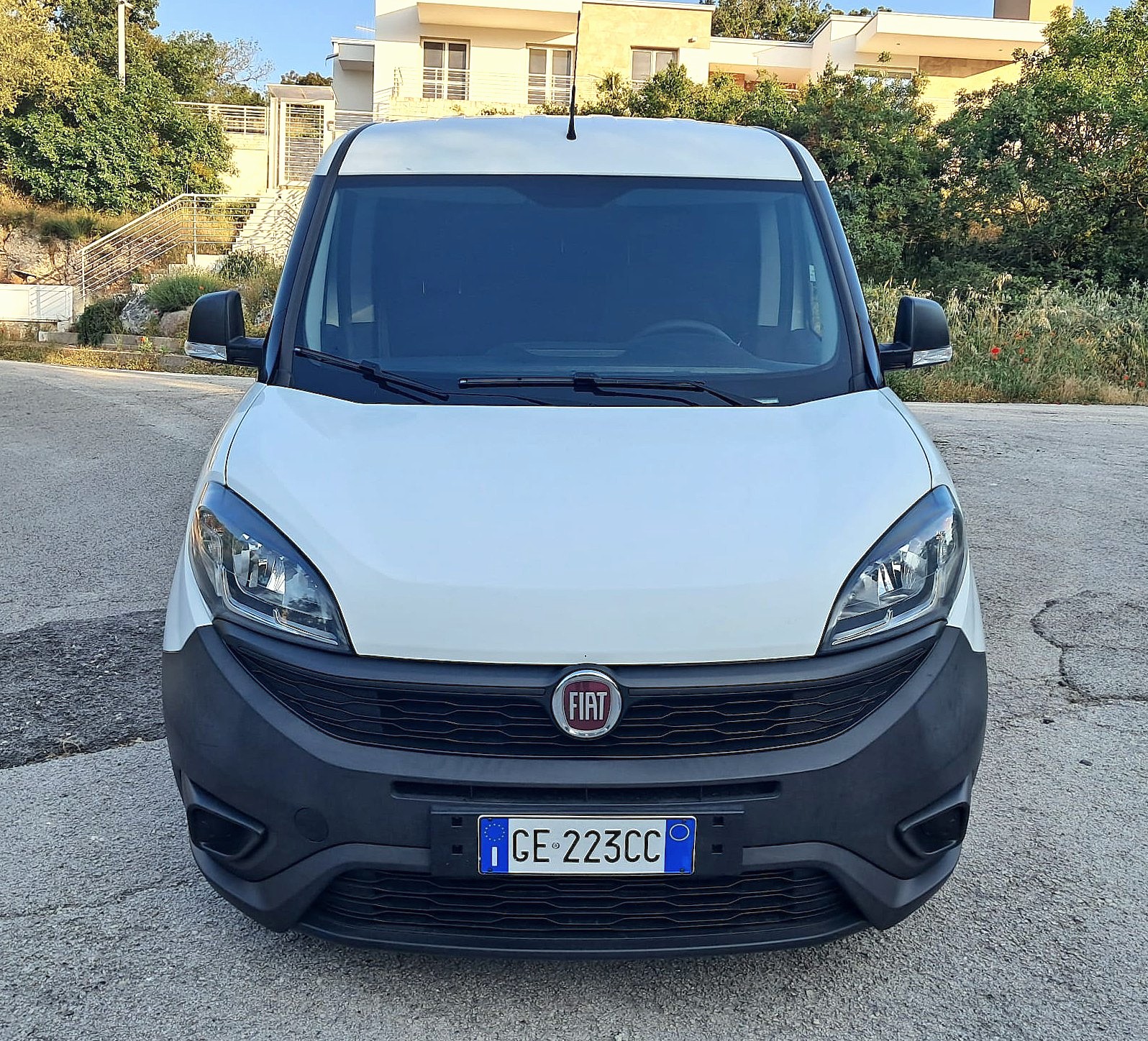 Fiat Doblo 1.6 MJT 105CV S&S PC-TN Cargo Lounge – 3 posti – Doppia porta laterale e voletto posteriore