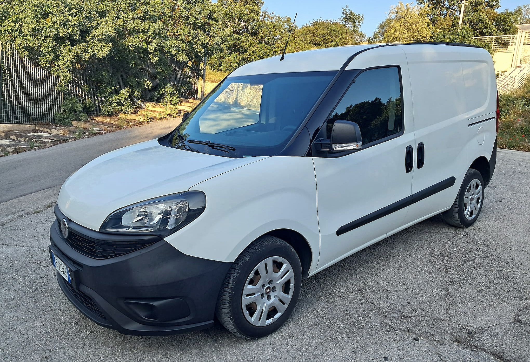 Fiat Doblo 1.6 MJT 105CV S&S PC-TN Cargo Lounge – 3 posti – Doppia porta laterale e voletto posteriore