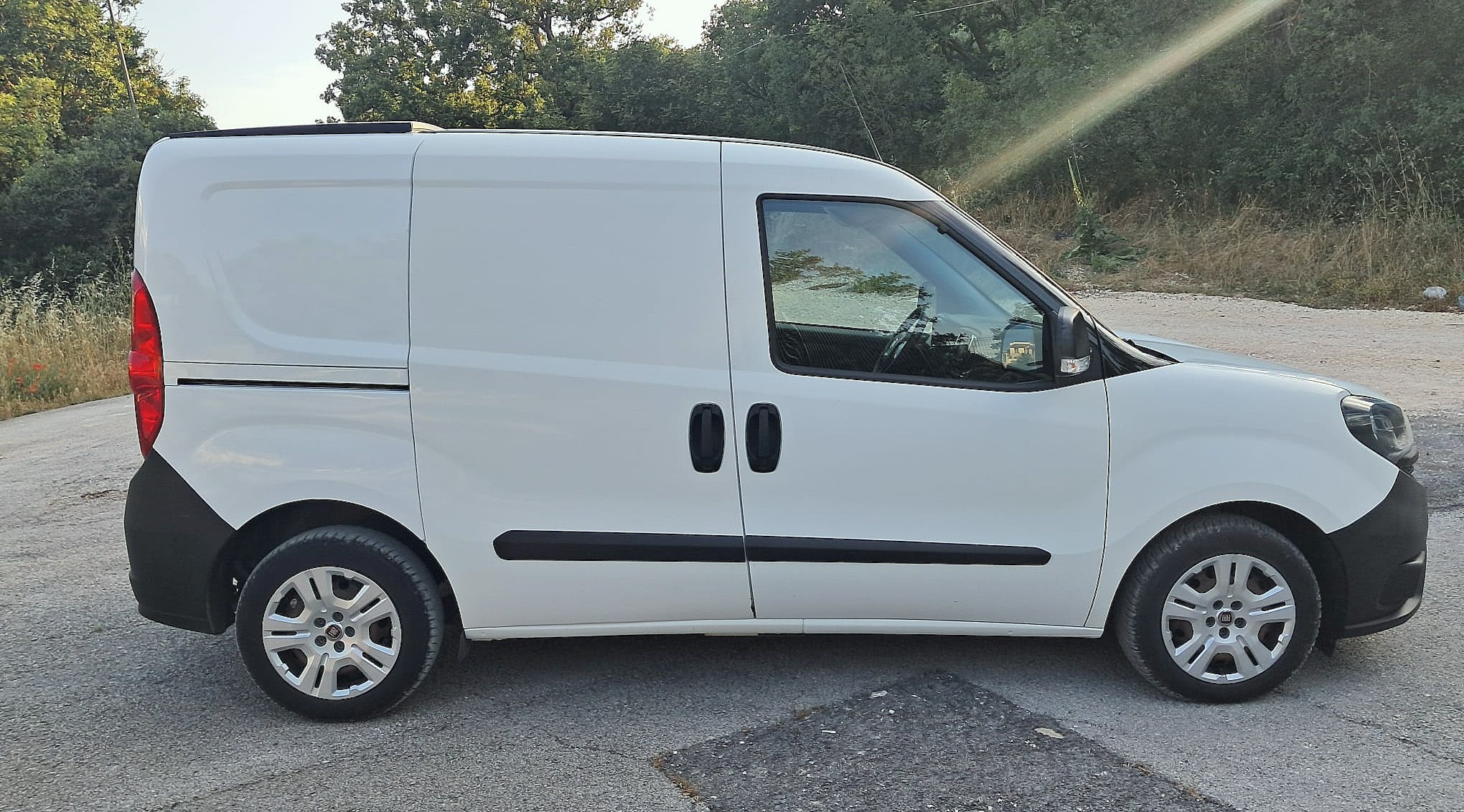 Fiat Doblo 1.6 MJT 105CV S&S PC-TN Cargo Lounge – 3 posti – Doppia porta laterale e voletto posteriore