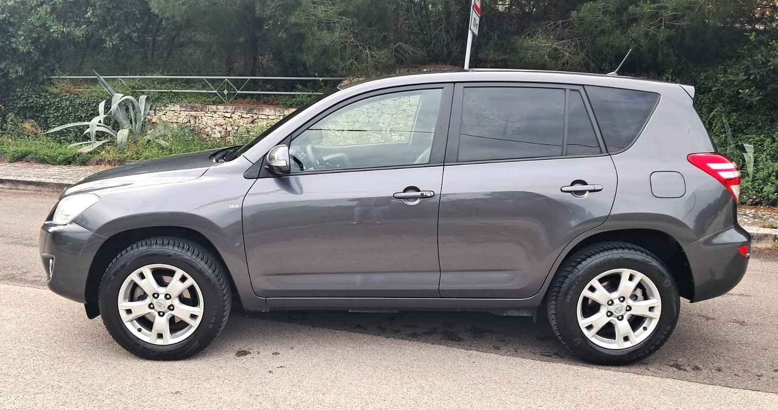 Toyota RAV4 2.2 D-4D 150 CV DPF Luxury, Diesel 150 cv, 5 porte