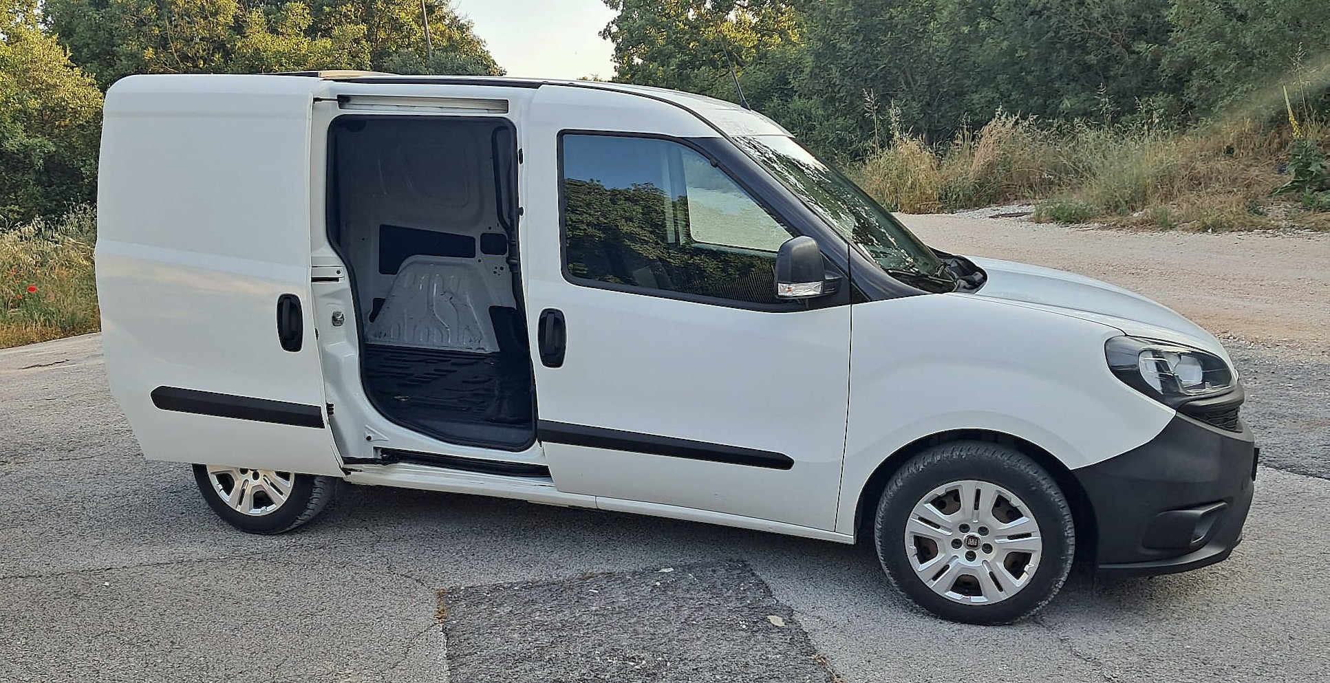 Fiat Doblo 1.6 MJT 105CV S&S PC-TN Cargo Lounge – 3 posti – Doppia porta laterale e voletto posteriore