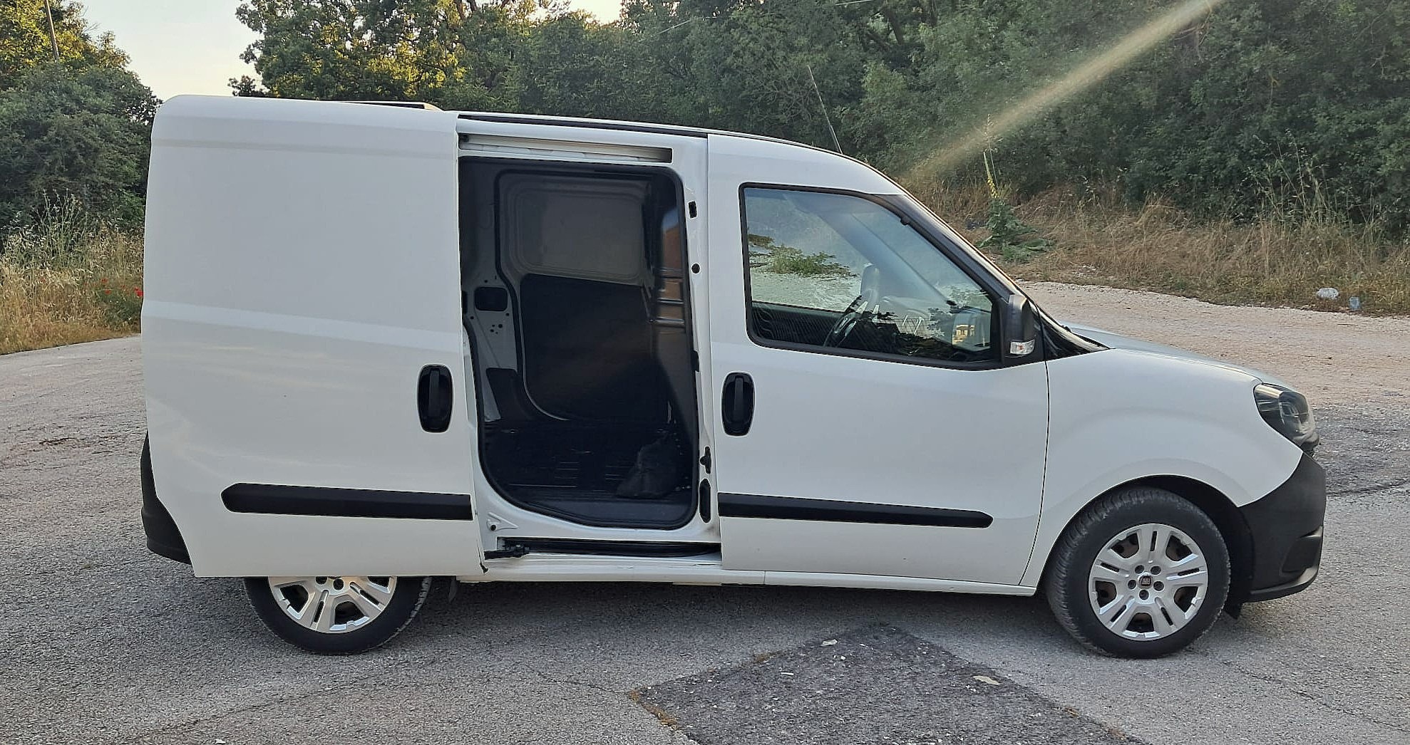 Fiat Doblo 1.6 MJT 105CV S&S PC-TN Cargo Lounge – 3 posti – Doppia porta laterale e voletto posteriore