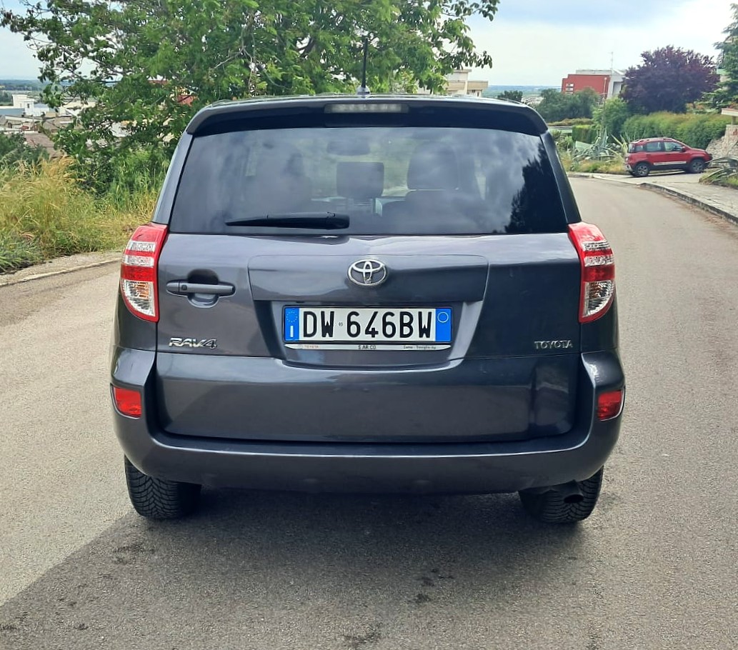 Toyota RAV4 2.2 D-4D 150 CV DPF Luxury, Diesel 150 cv, 5 porte