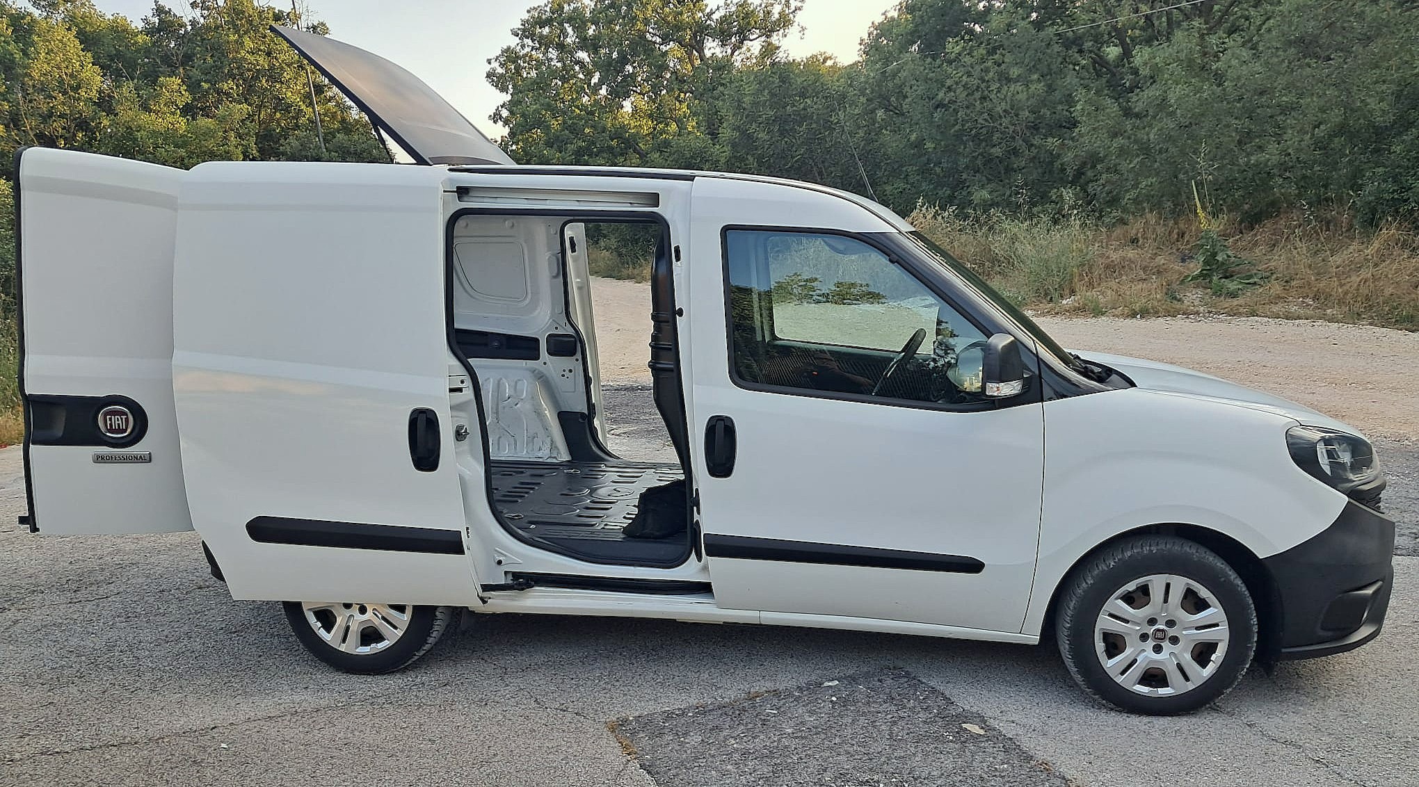 Fiat Doblo 1.6 MJT 105CV S&S PC-TN Cargo Lounge – 3 posti – Doppia porta laterale e voletto posteriore
