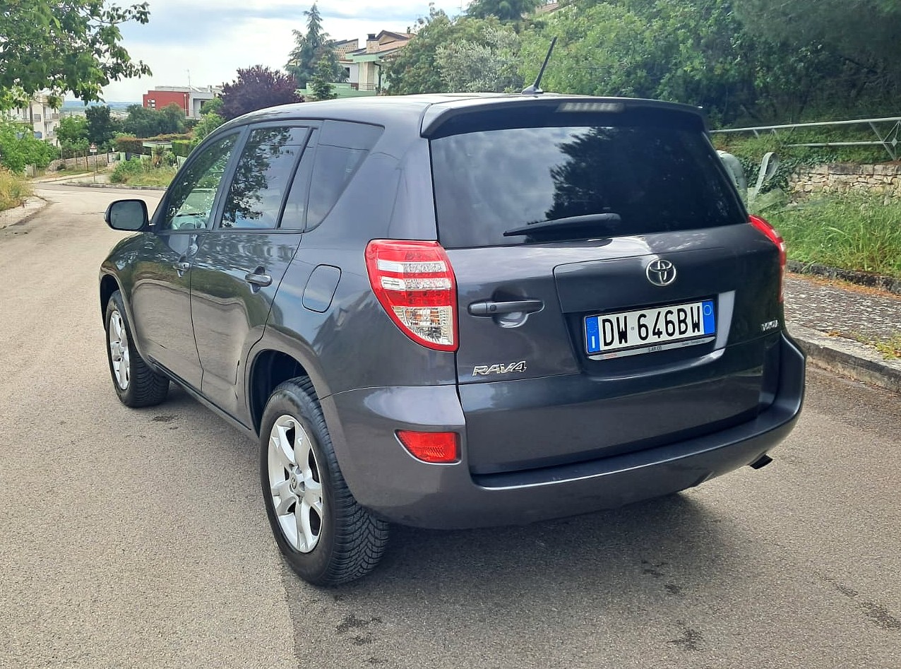 Toyota RAV4 2.2 D-4D 150 CV DPF Luxury, Diesel 150 cv, 5 porte
